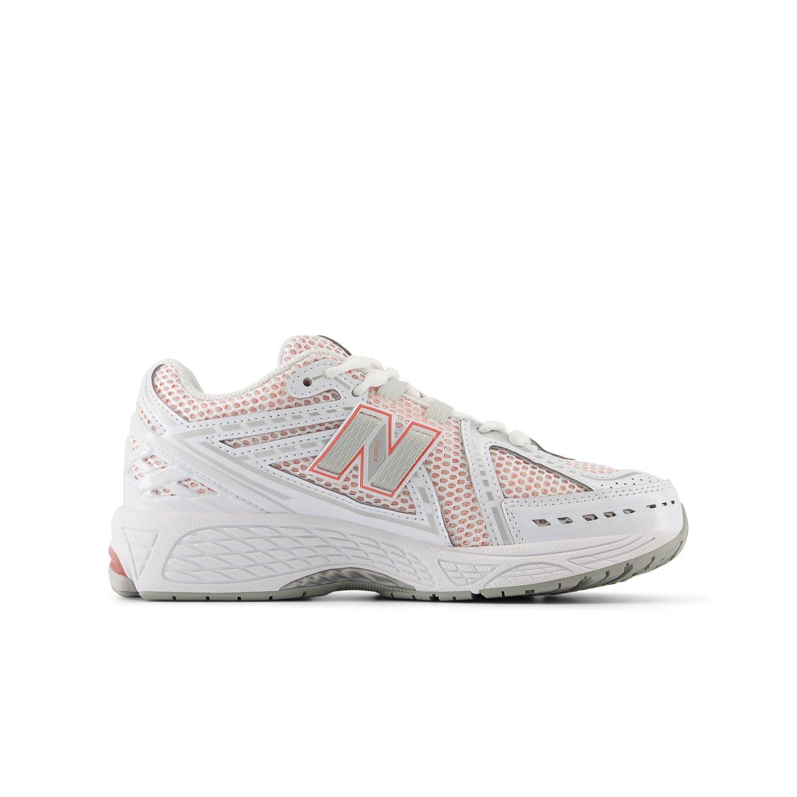 New Balance Grade School Girls' "White/Pink" Shoe