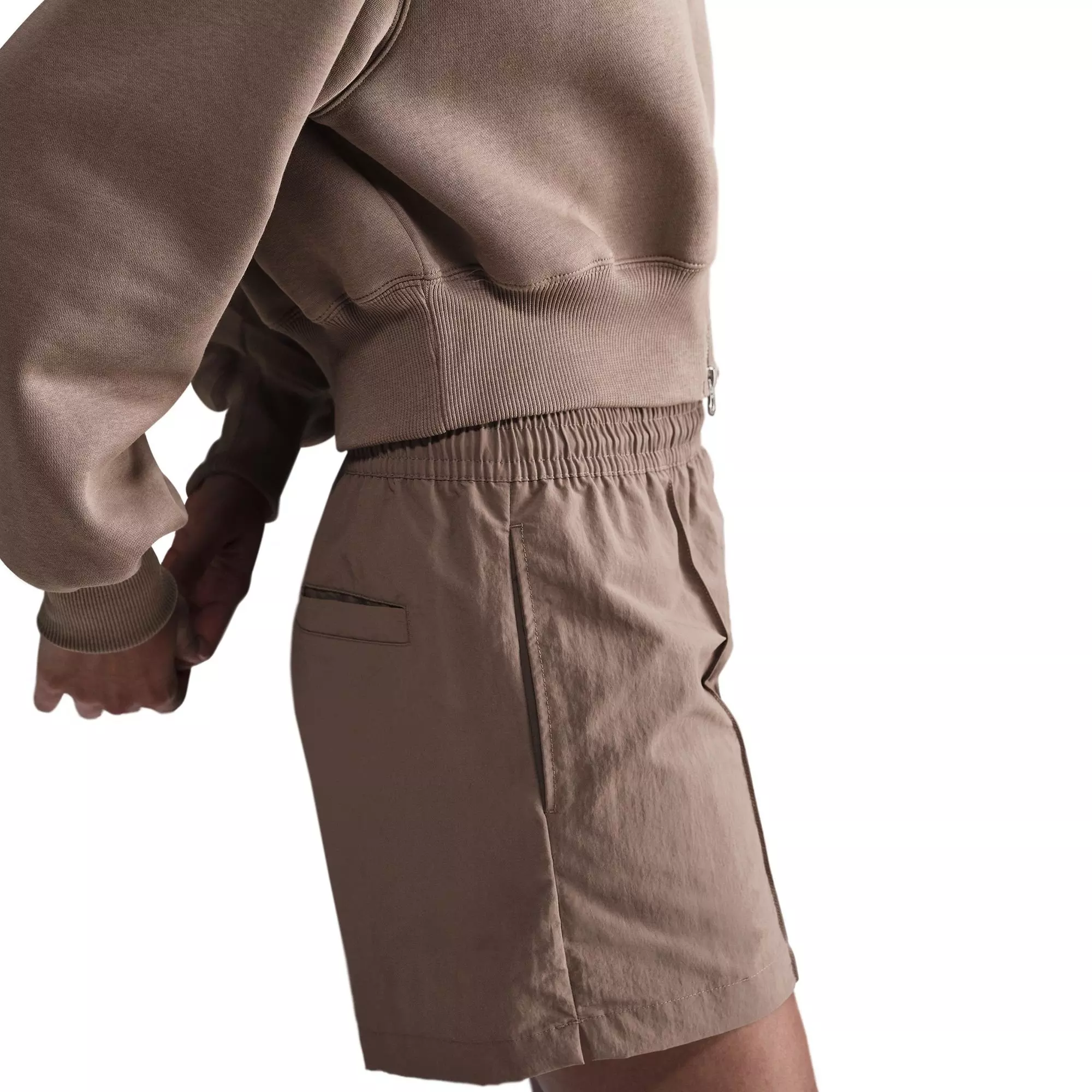 Nike Women's Sportswear Every Wovens Mid-Rise 5" Shorts - BROWN