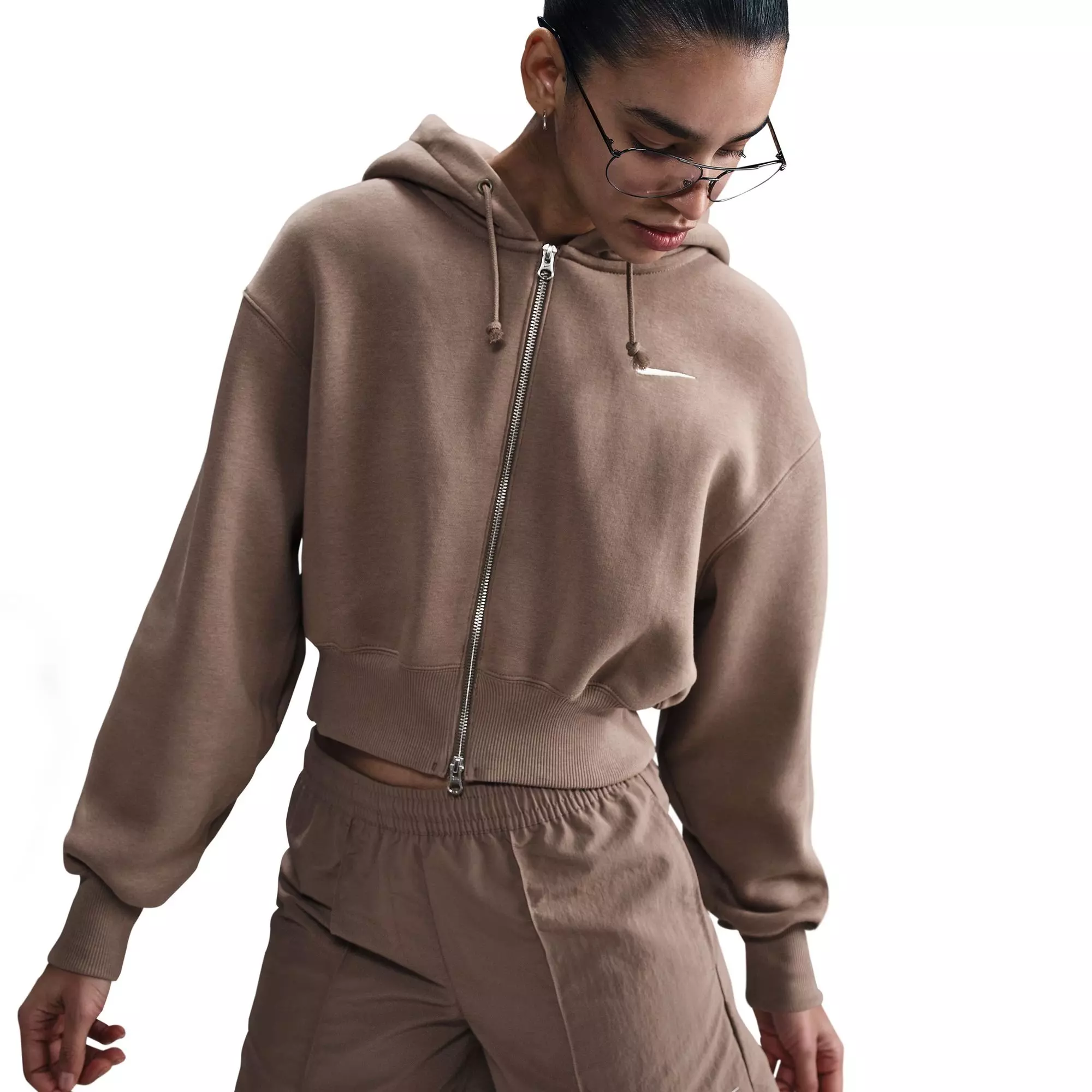 Nike Women's Sportswear Every Wovens Mid-Rise 5" Shorts - BROWN