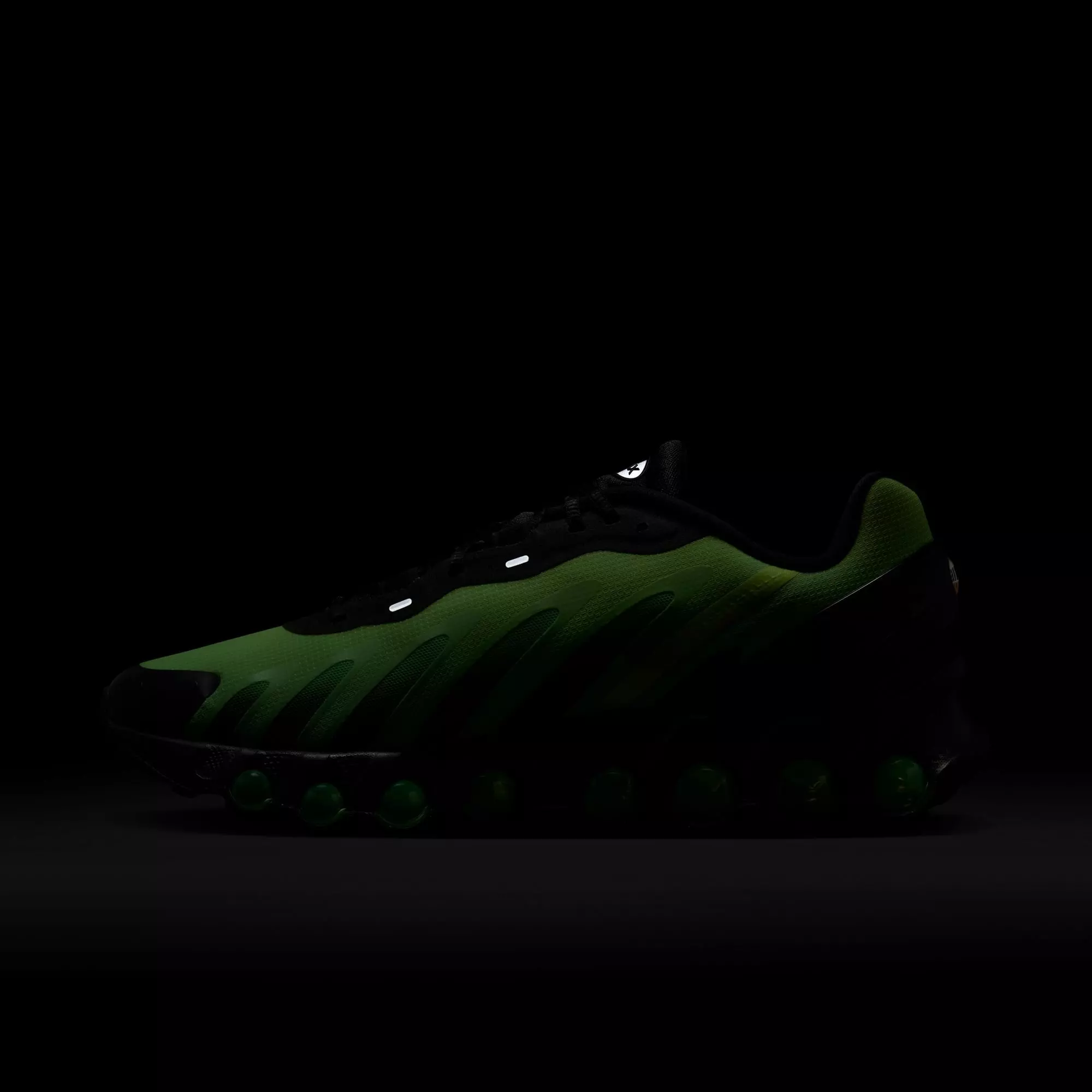 Nike Air Max Dn8 "Volt" Men's Shoe - GREEN/BLACK