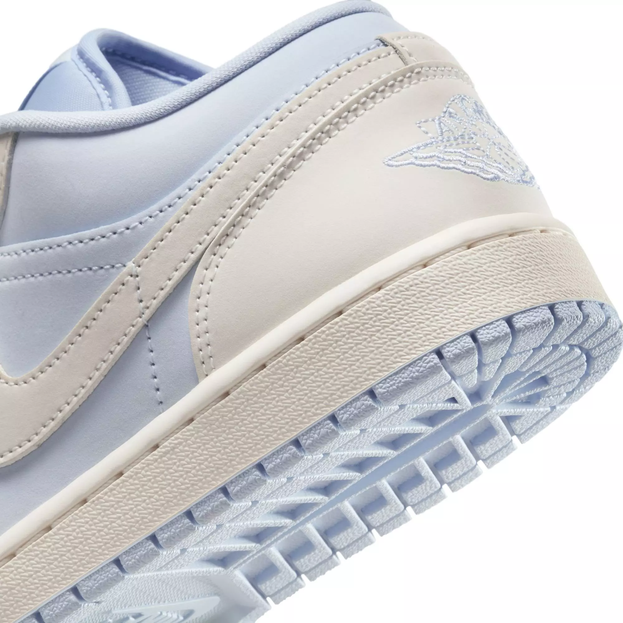 Jordan 1 Low SE "Hydrogen Blue/Sail" Women's Shoe - OFF-WHITE/BLUE