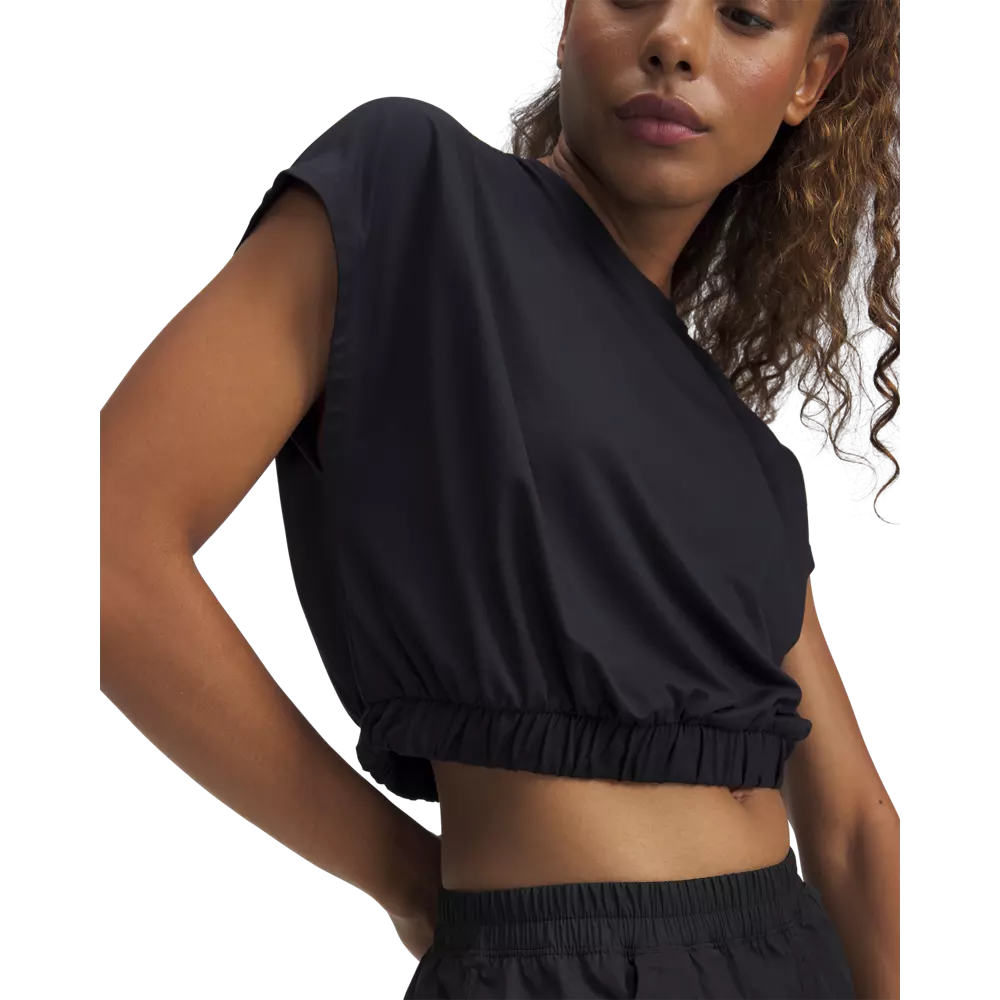 Under Armour Women's Motion Bubble Hem Tee - BLACK