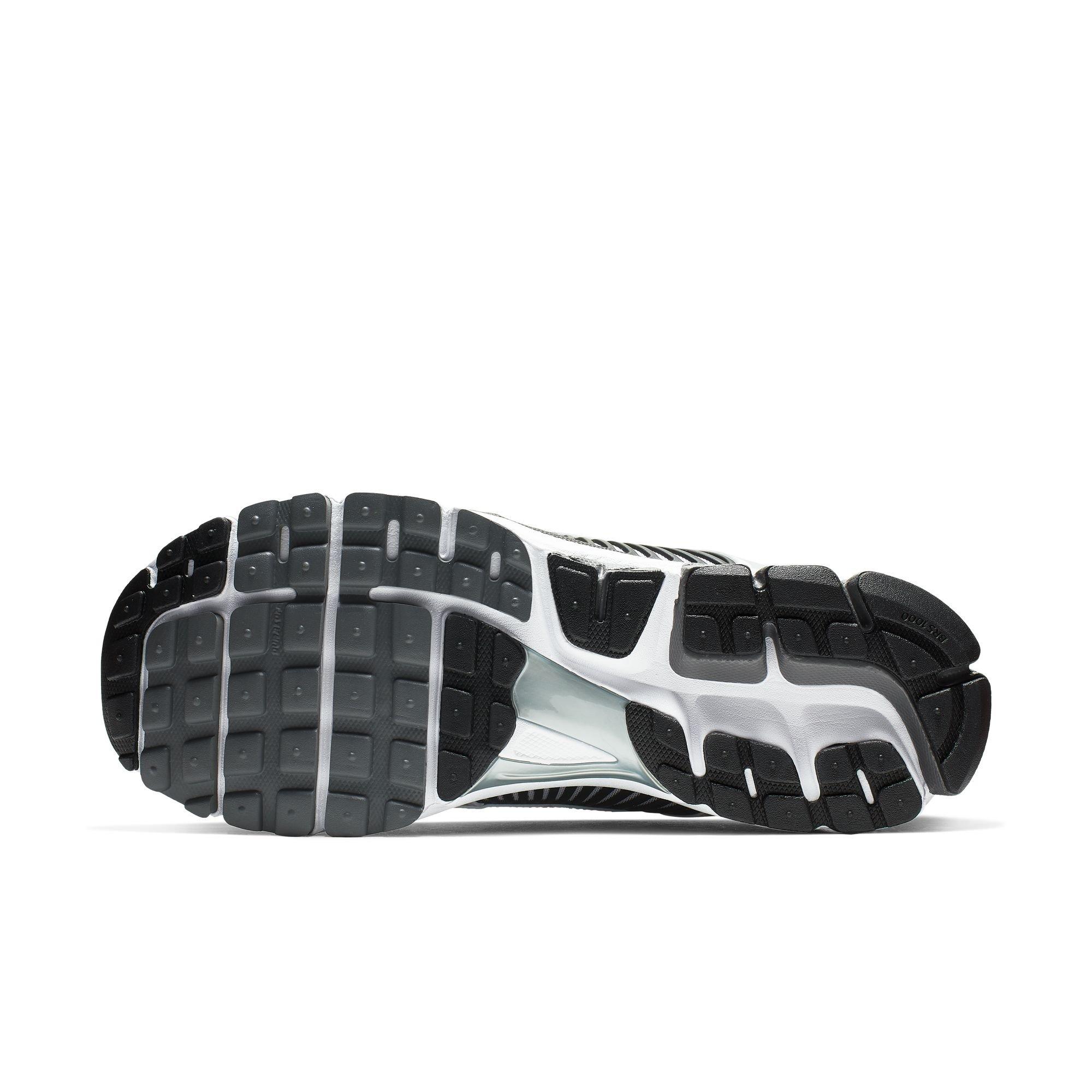 Nike Zoom Vomero 5 SE SP "Dark Grey/Black/White/Sail" Men's Shoe - BLACK/SILVER Thumbnail View 8
