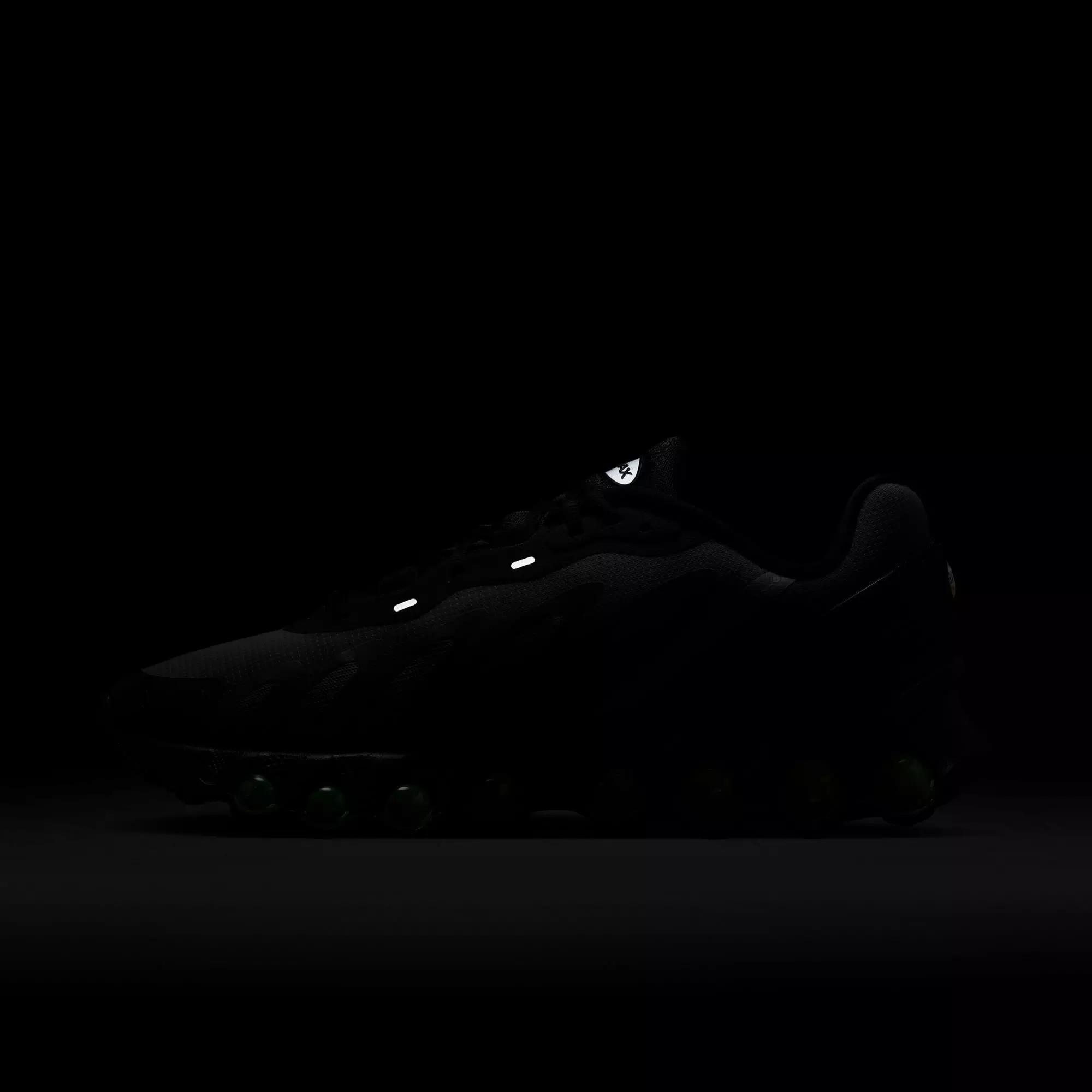 Nike Air Max Dn8 "Black Volt" Men's Shoe - BLACK/VOLT/SMOKE GREY