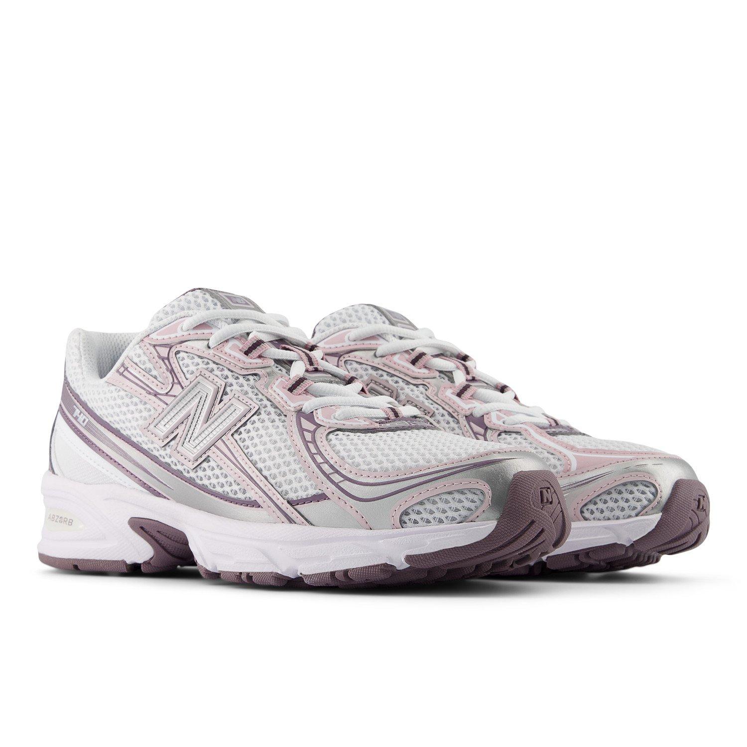 New Balance 740 