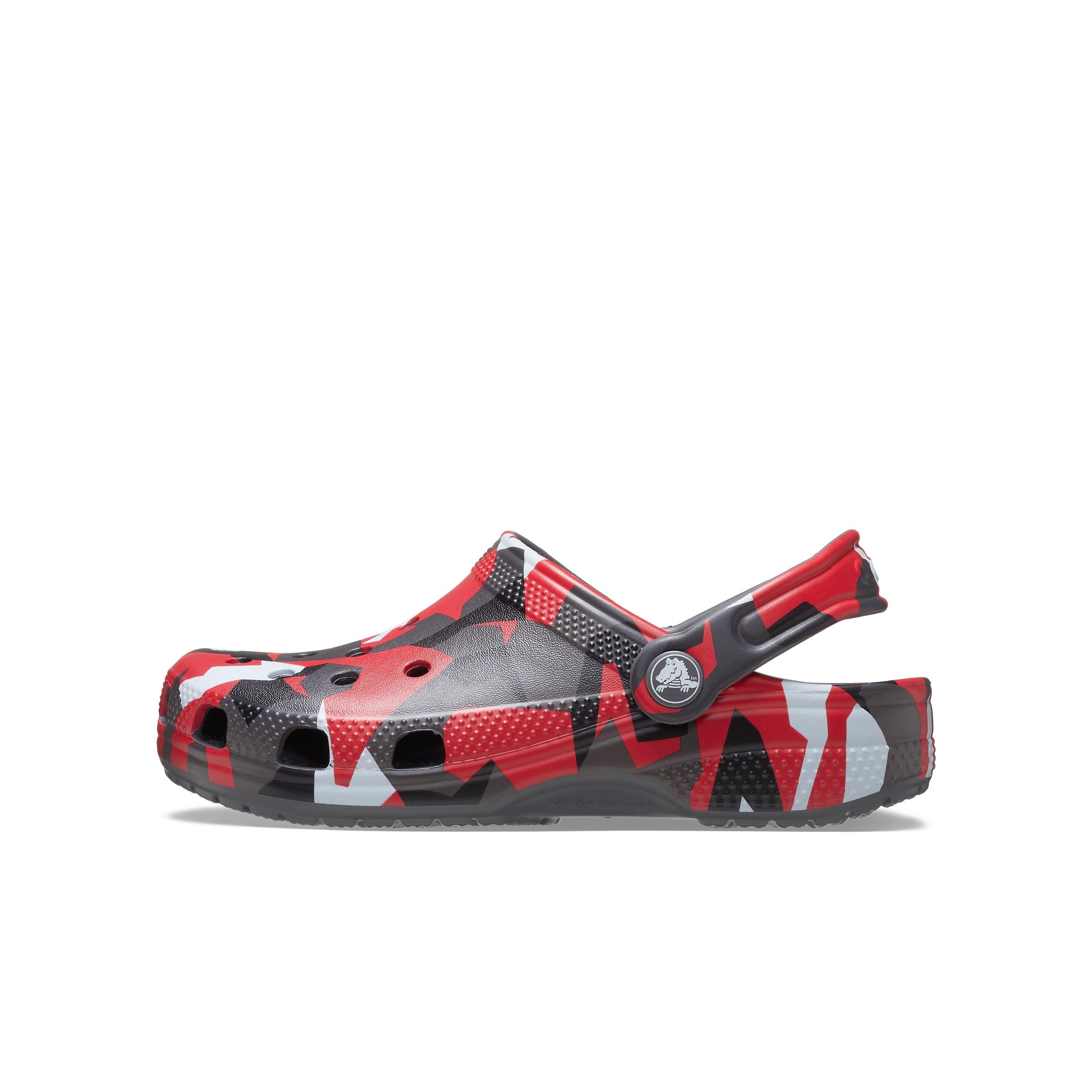 Crocs Classic Geometric Grade School Boys' "Camo Red" Clog
