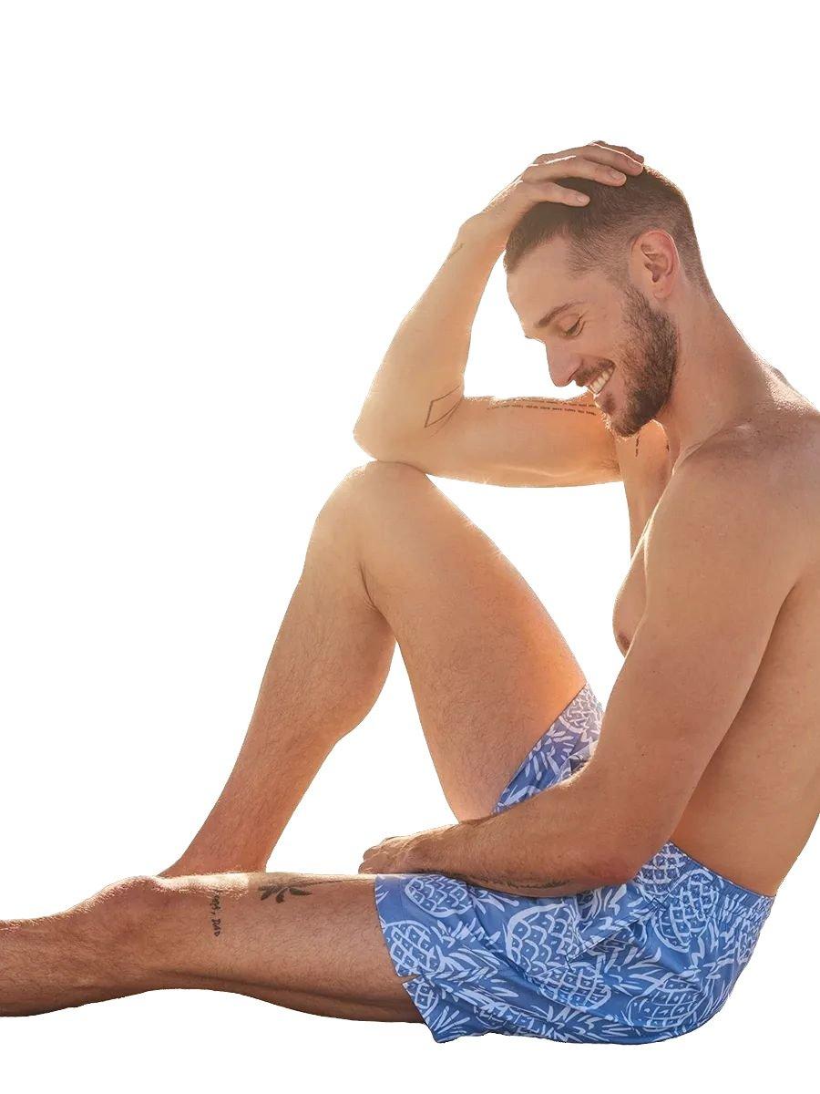 Chubbies Men's The Thigh Napples 5.5 Inch Shorts - BLUE Thumbnail View 5