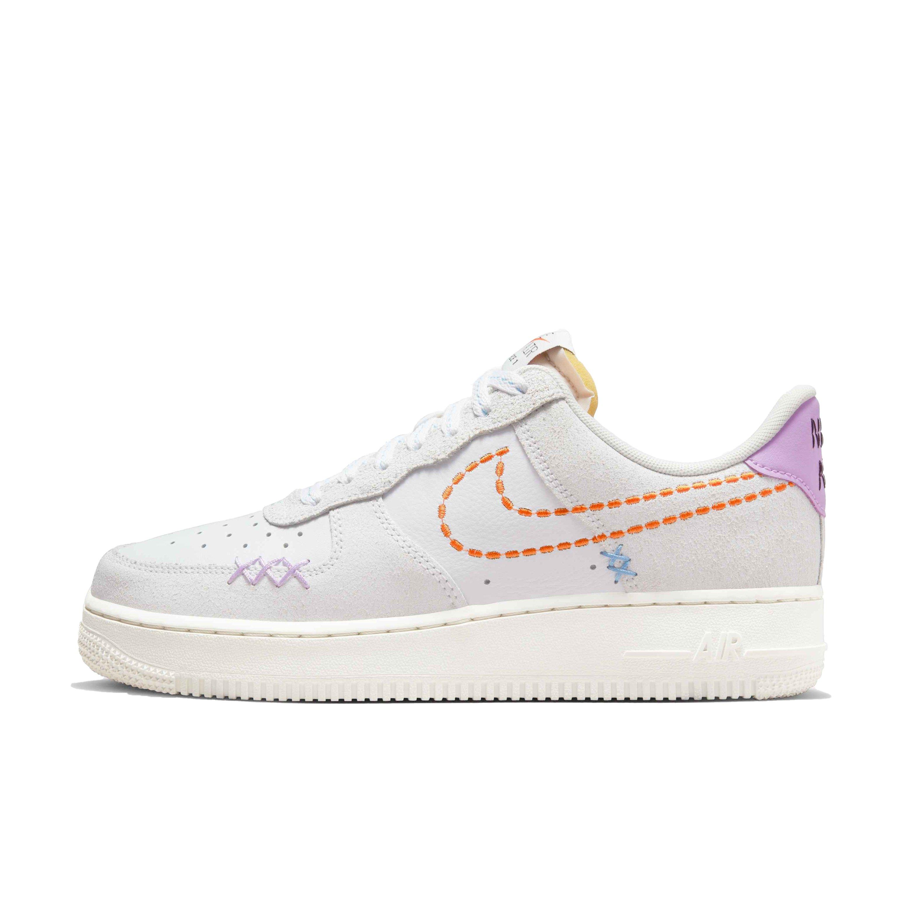  Nike Women's WMNS Air Force 1 '07 Se First Use, White/Orange/Summit  White/Sail, 5W