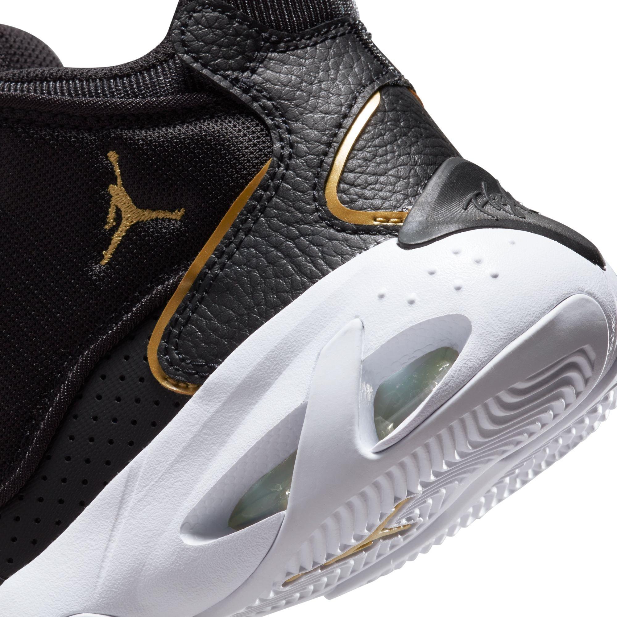 Jordan max aura black and gold sale