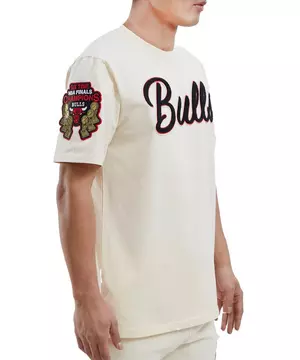 Pro Standard Men's Chicago Bulls Off White T-Shirt - Hibbett