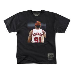 Mitchell & Ness Men's Chicago Bulls Dennis Rodman Photo T-Shirt