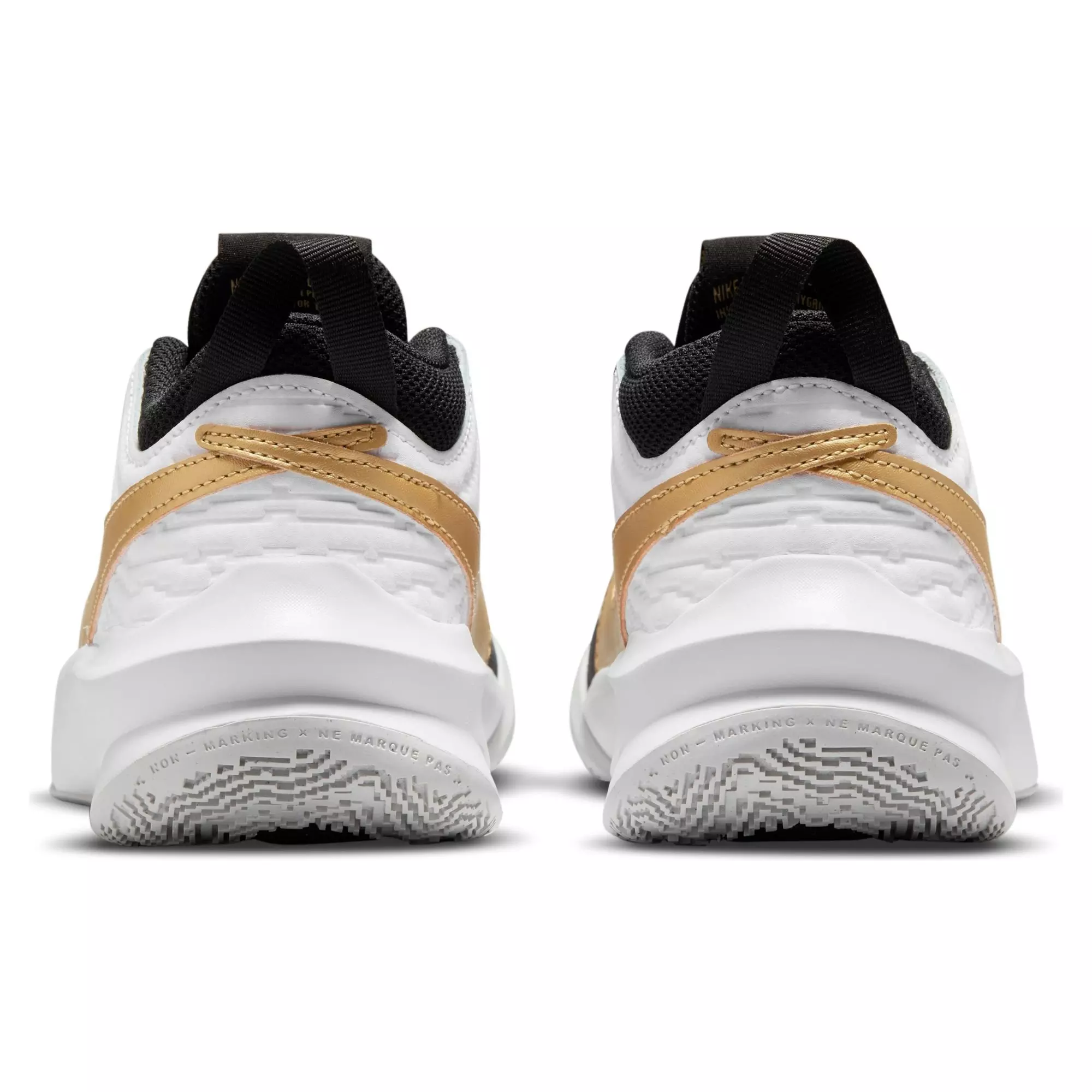 Nike Team Hustle D 10 "Black/Metallic Gold/White" Grade School Boys' Basketball Shoe - BLACK/GOLD/WHITE