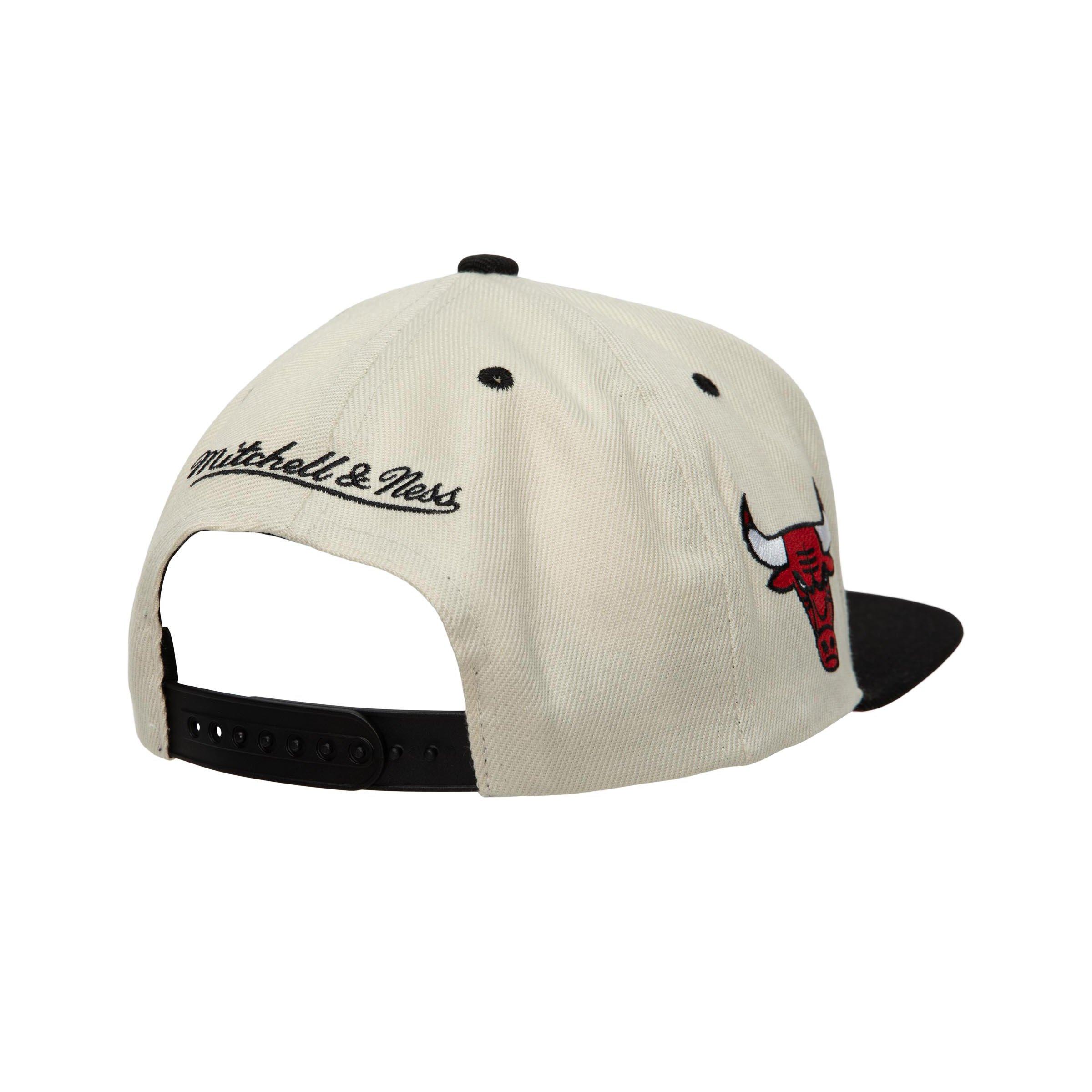 Mitchell & Ness Chicago Bulls University Home 2-tone Snapback Cap in White  for Men