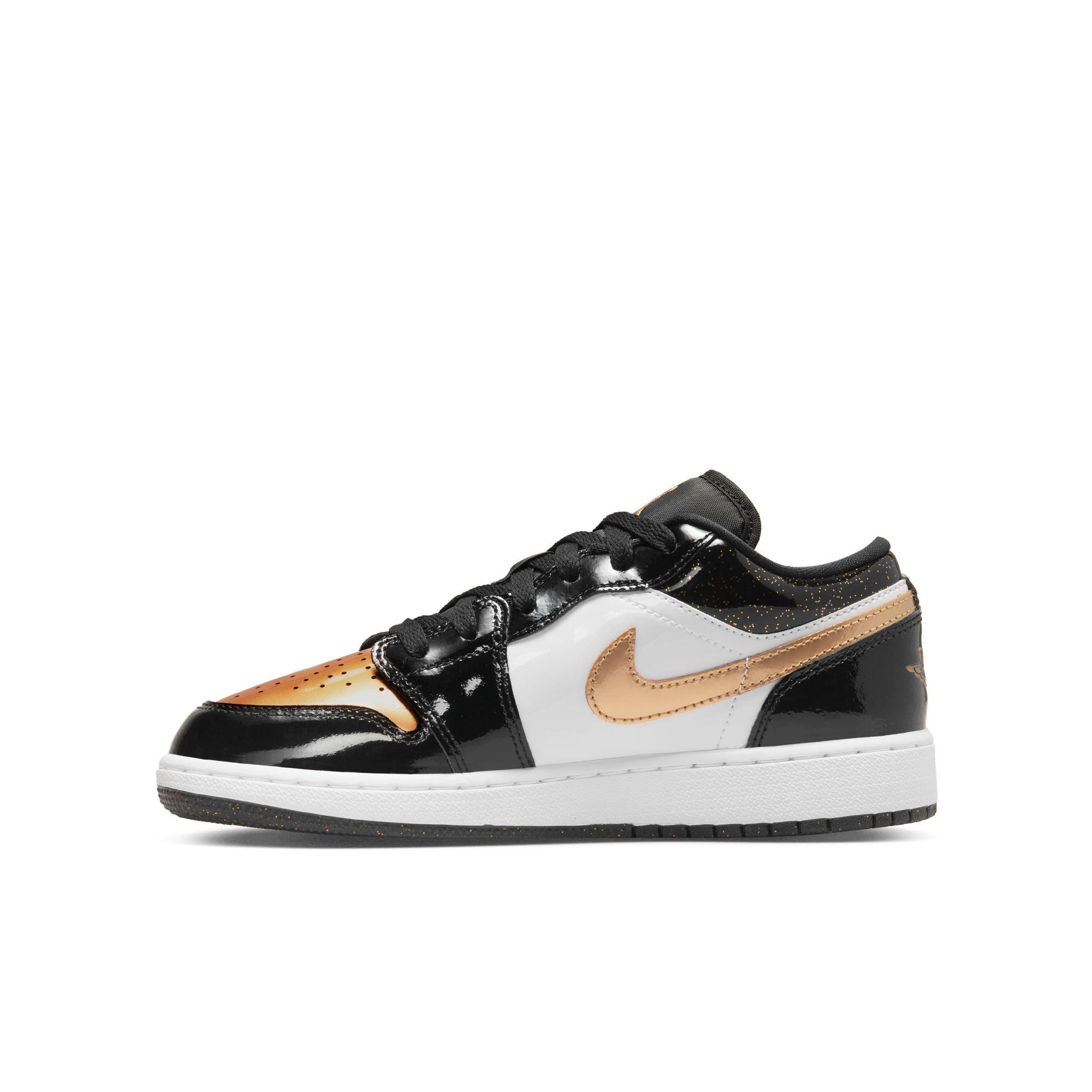 Black and gold hot sale jordan 1 low