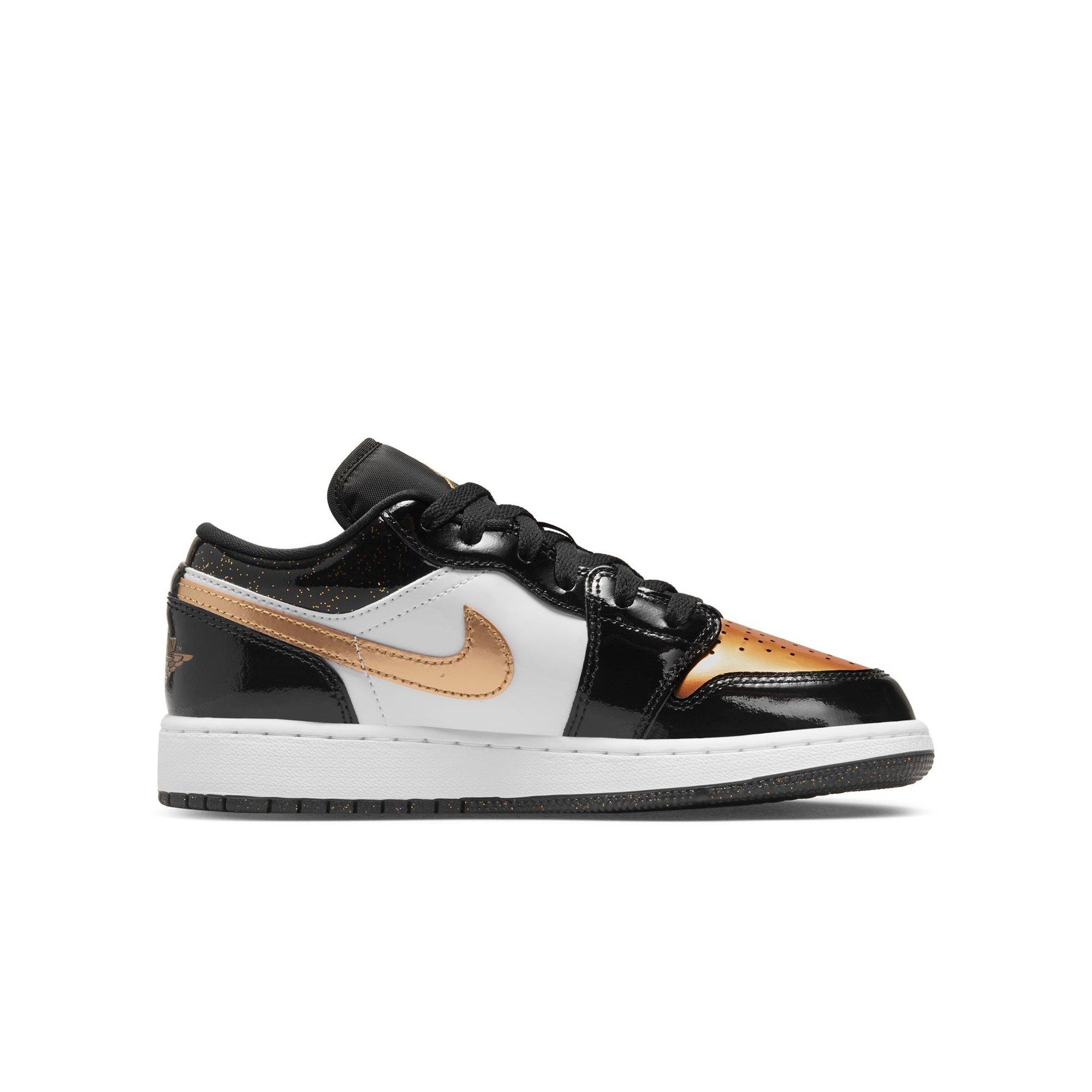 Black and gold outlet low top jordans