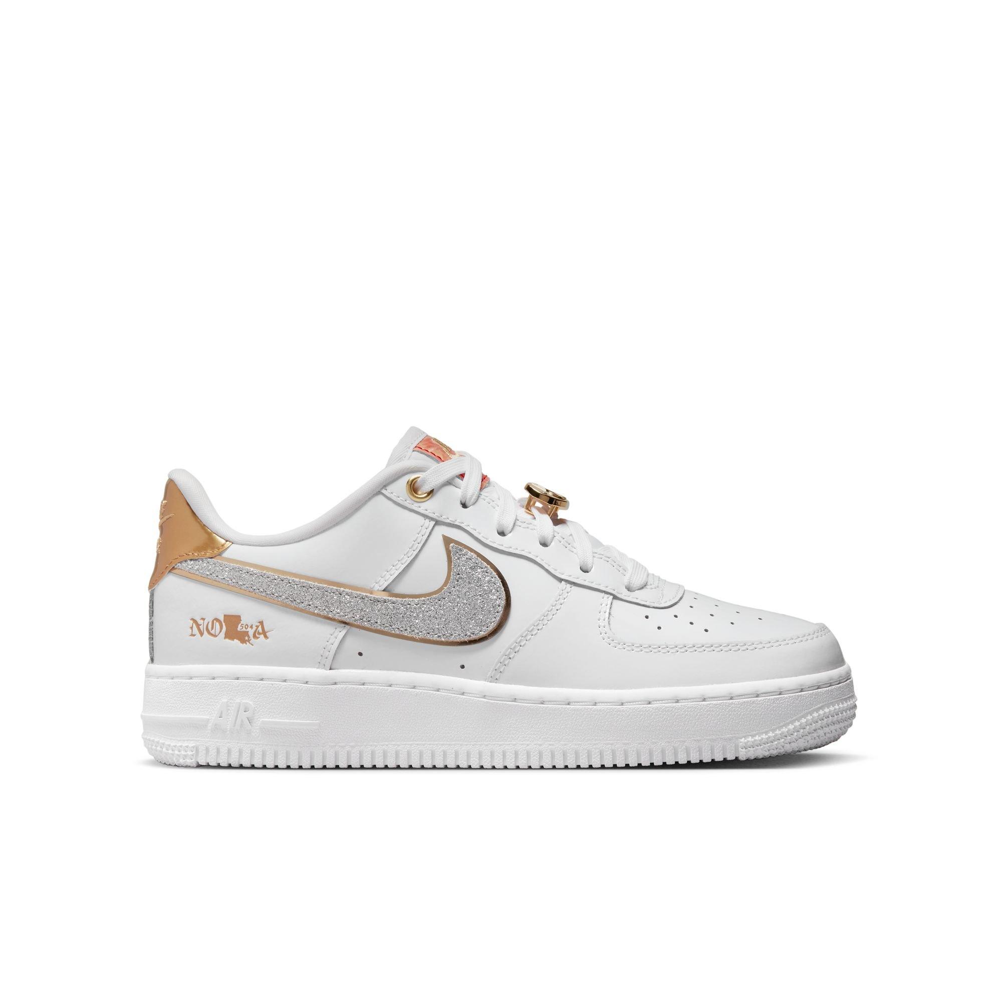 Air force outlet 1 gold trim