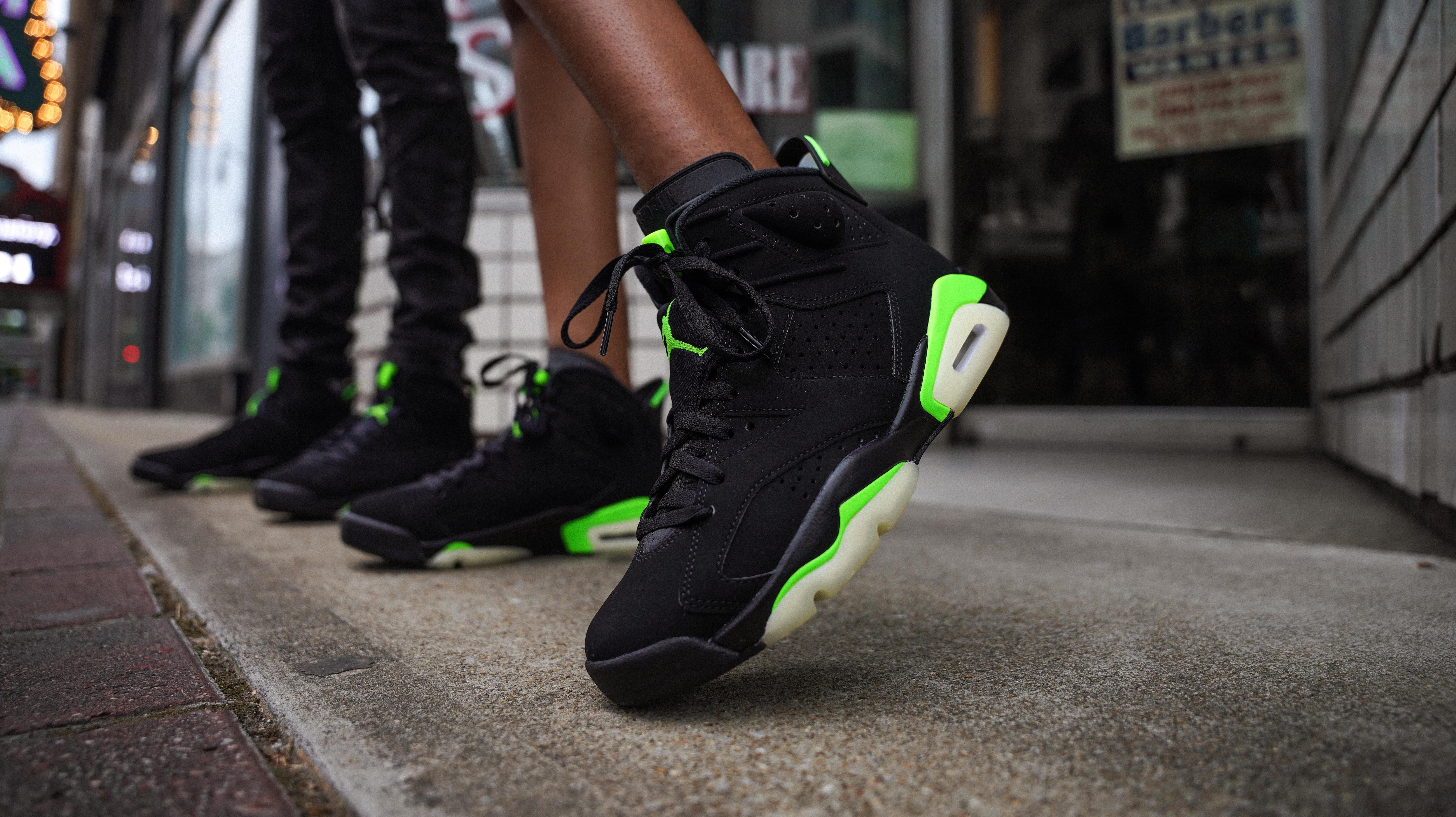 Dark green top jordan 6