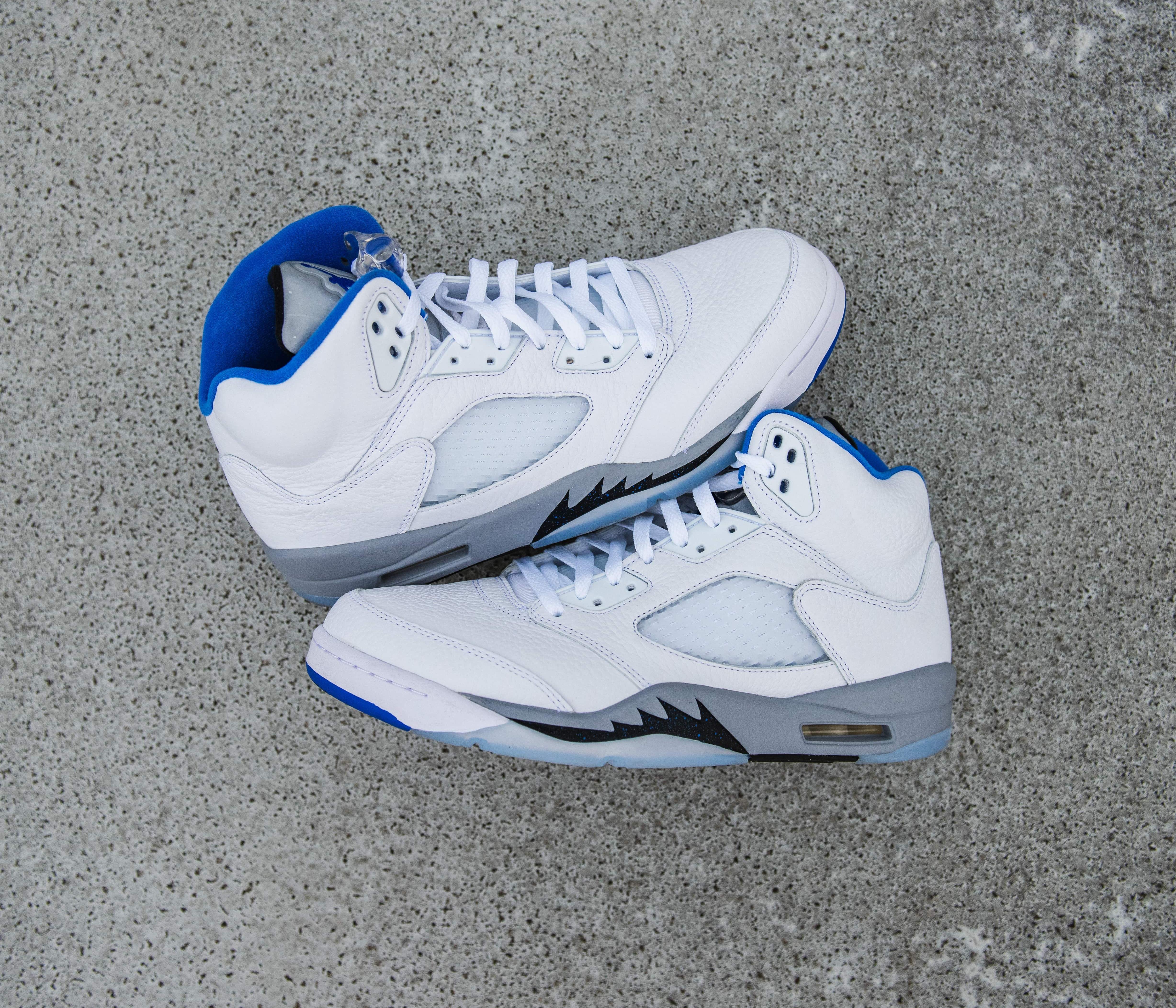 Sneakers Release – Jordan 5 Retro SE “UNC” Men’s  Shoe Launching 3/4