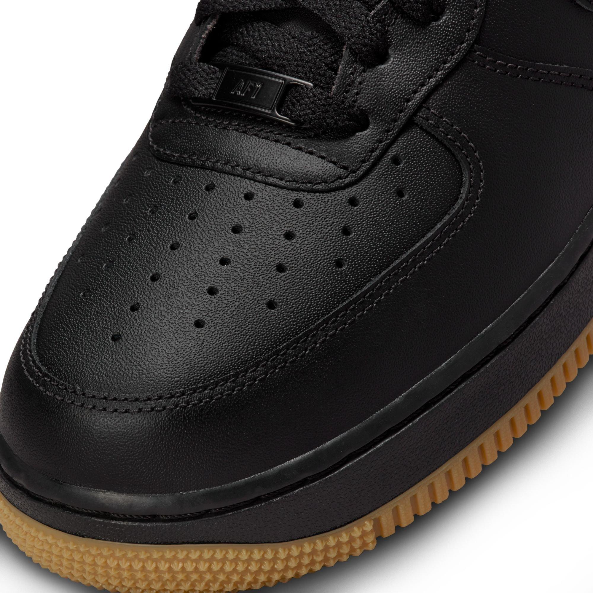  Nike Men's Air Force 1 Low '07 shoe, Black/Gum Light  Brown/Black, 7