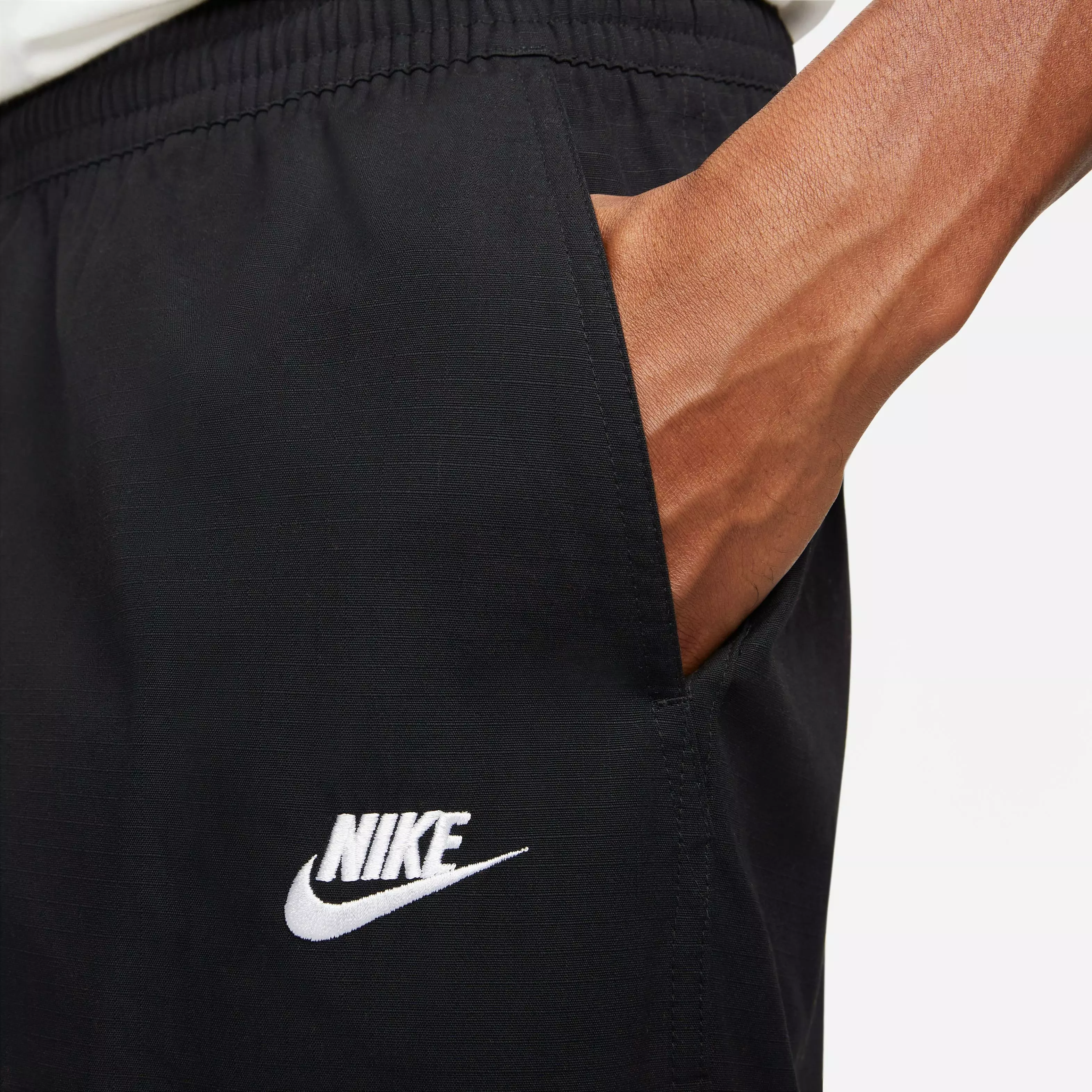 Nike Men's Club Woven Cargo Pants-Black - BLACK
