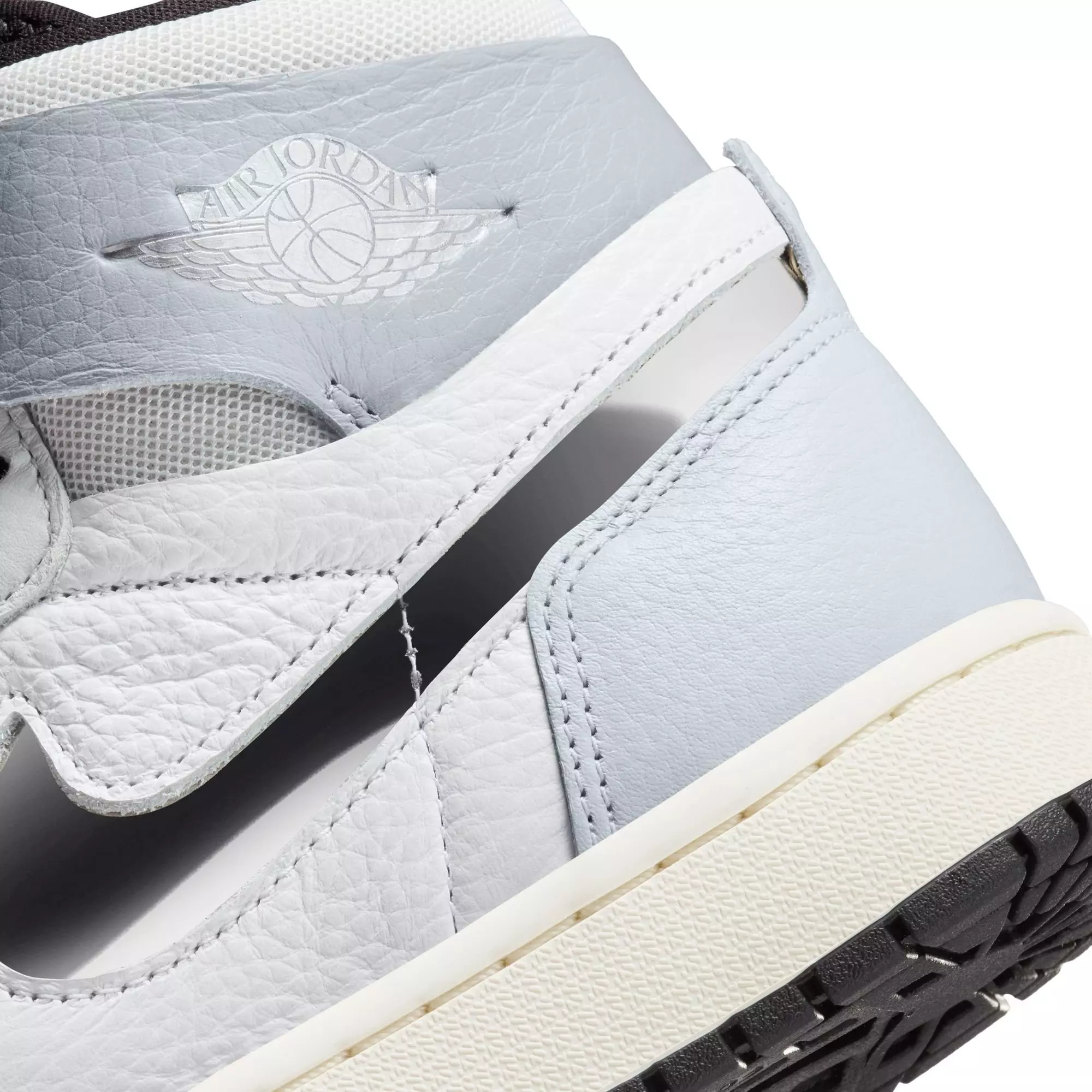 Jordan 1 Zoom Air CMFT 2 "White/Metallic Silver/Photon Dust" Women's Shoe - GREY/WHITE