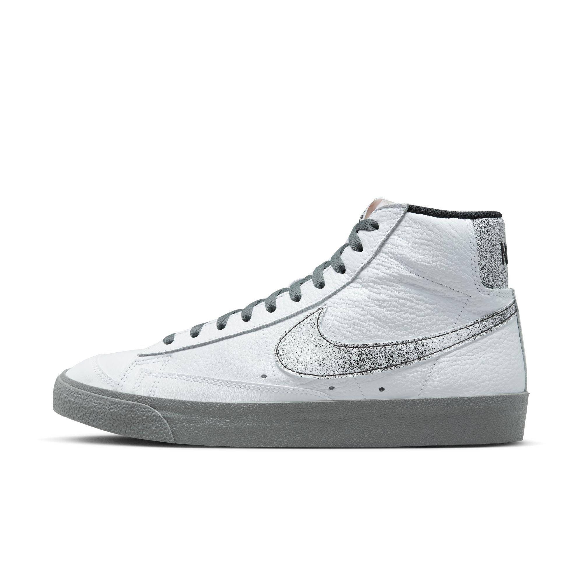 Nike BLAZER MID ’77 VINTAGE NIKE BLAZER MID 77 VINTAGE CHLOROPHYLL BLACK SAIL OFF WHITE