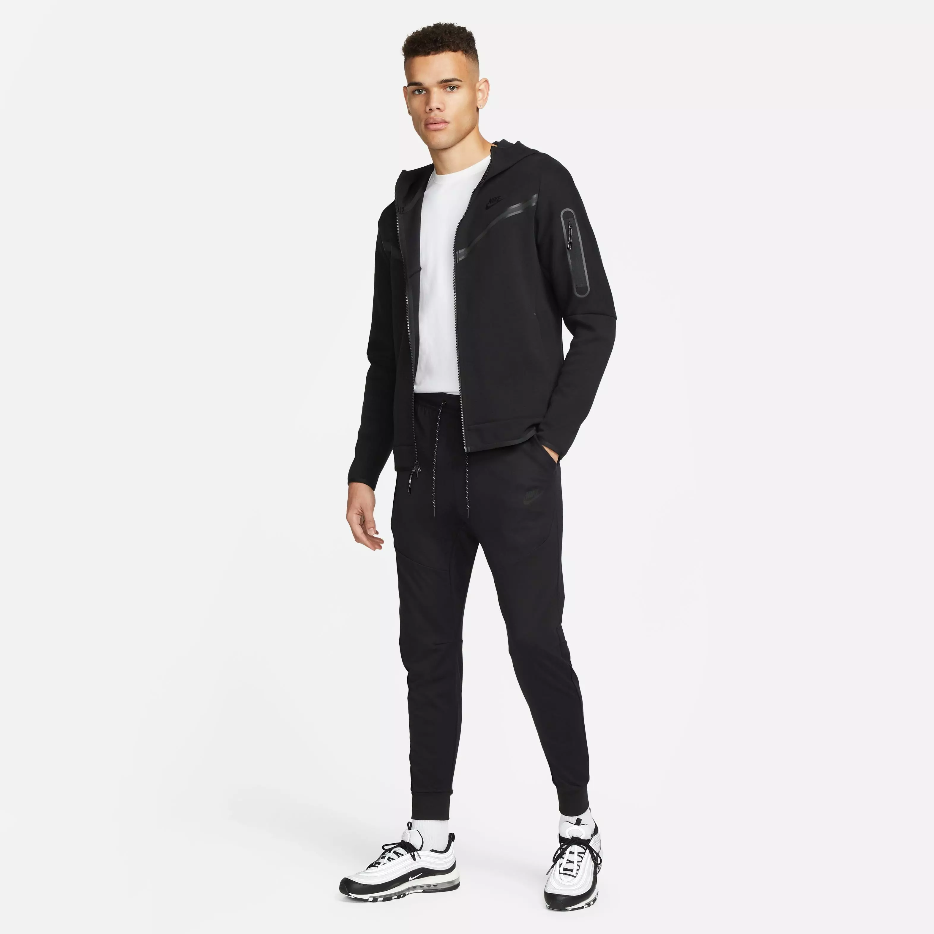 Nike Men's Tech Essentials Joggers-Black - BLACK
