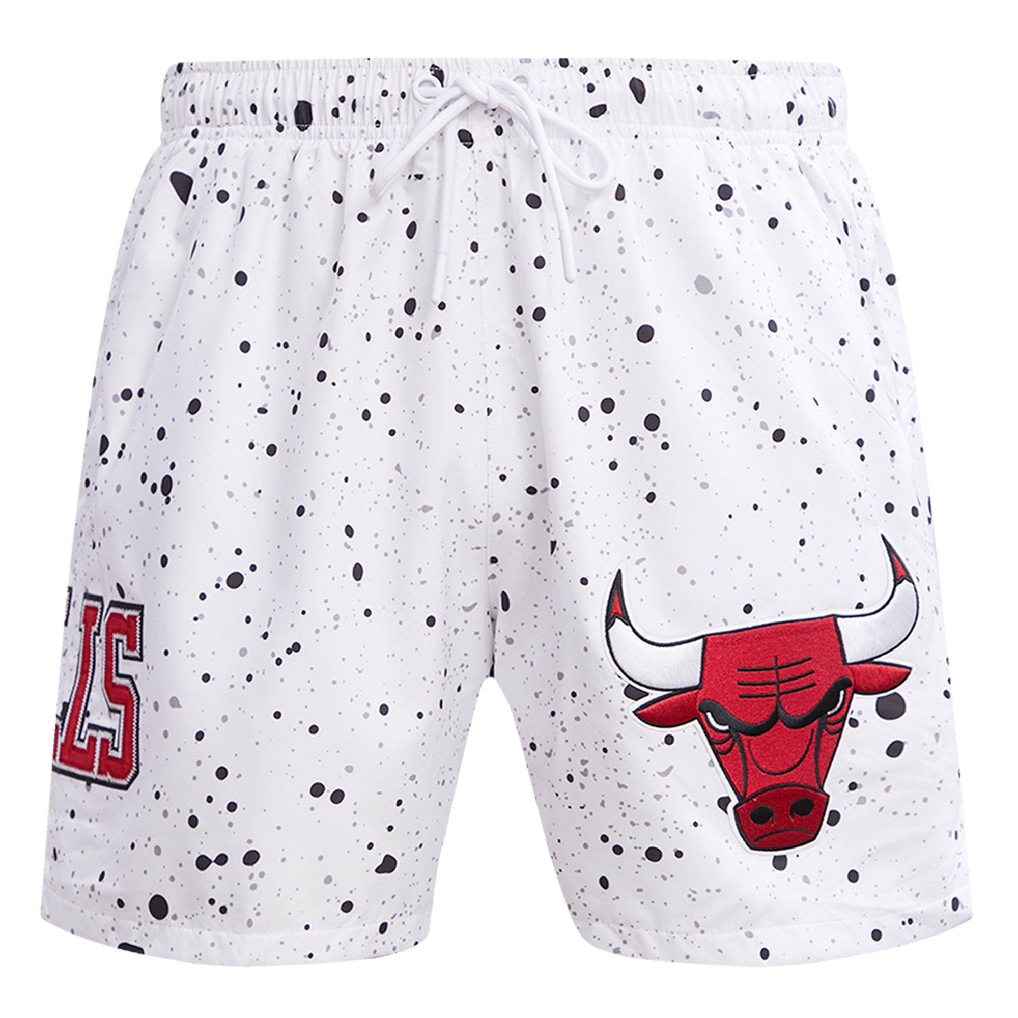 Pro Standard Men's Chicago Bulls Elevated Patch Shorts - White - Hibbett