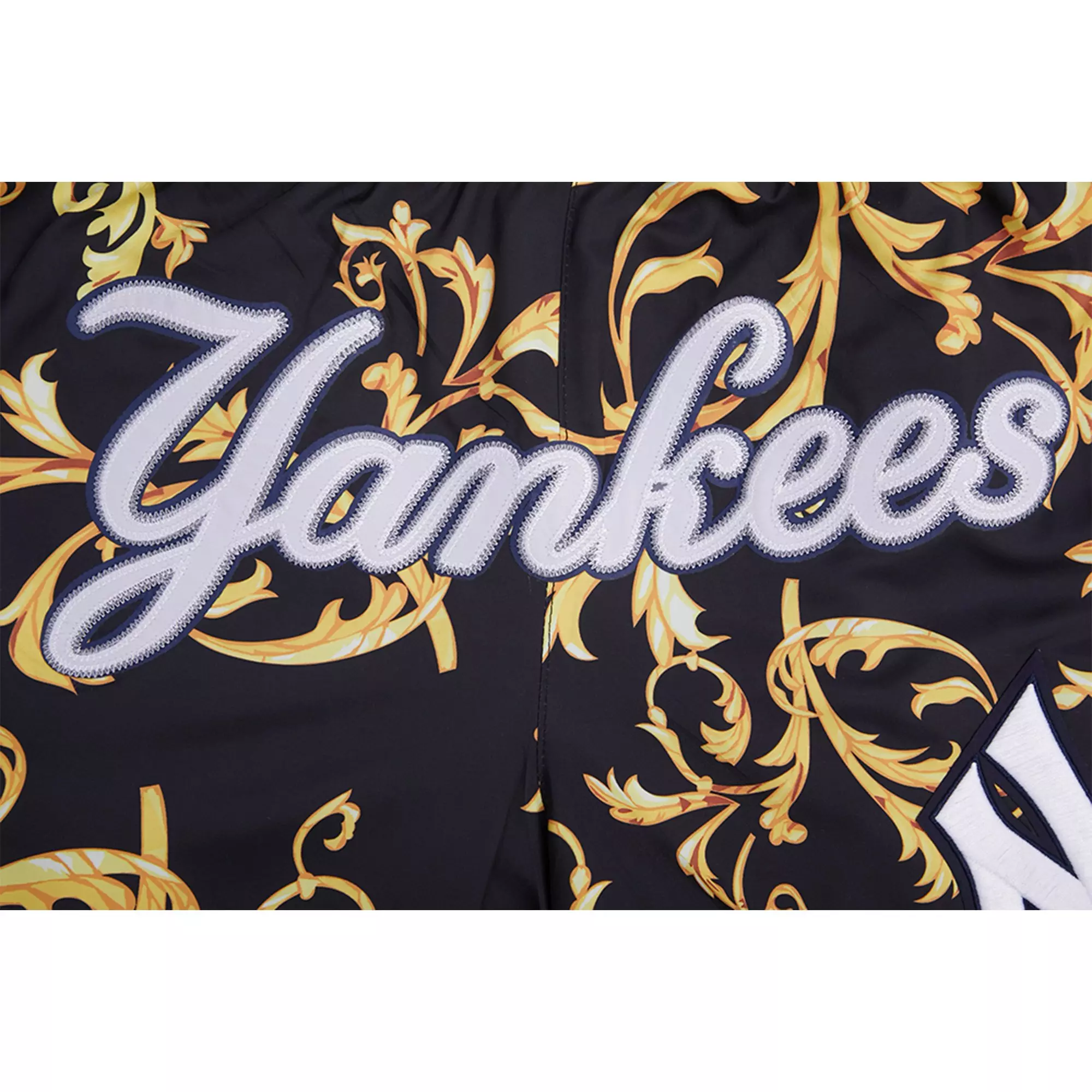 Pro Standard New York Yankees Baroque Shorts - BLACK
