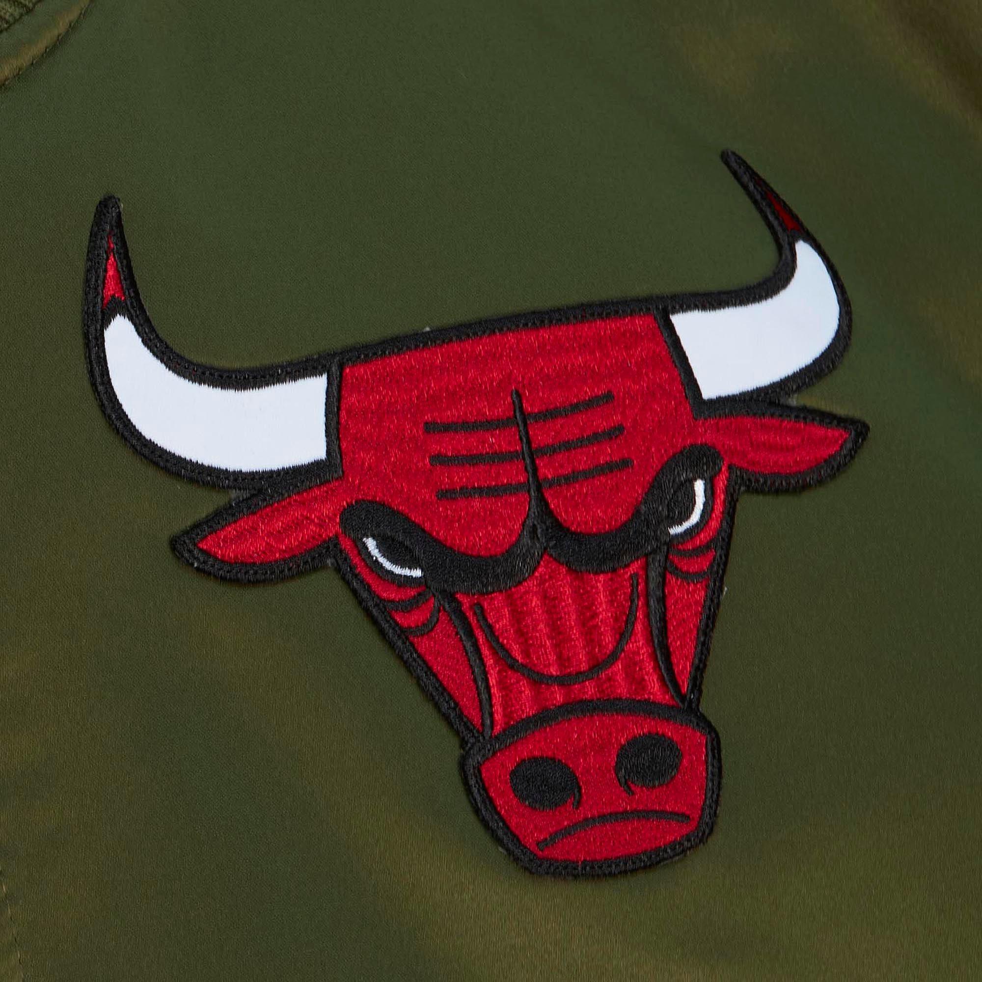 Flight Satin Bomber Jacket Chicago Bulls - Shop Mitchell & Ness