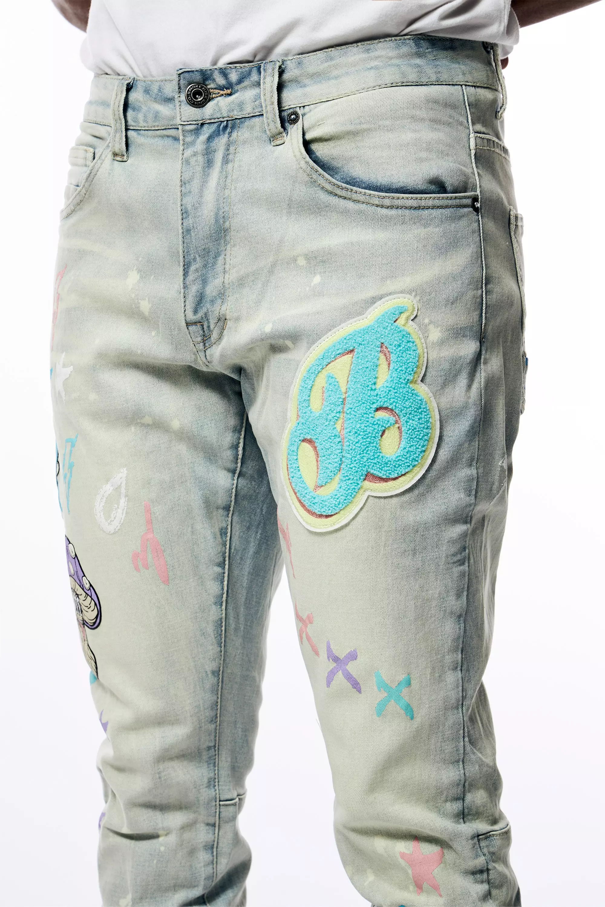 Smoke Rise Men's Slim Fit Light Wash Chenille Patch Doodle Denim Jeans - BLUE