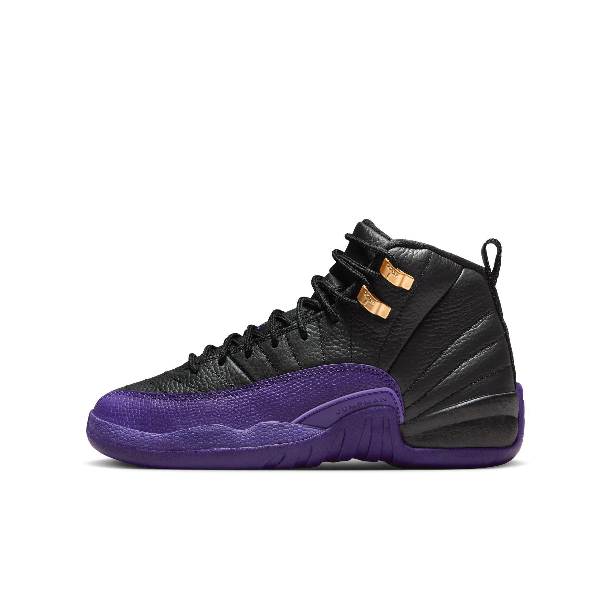 Jordan 12 black hibbett hot sale sports