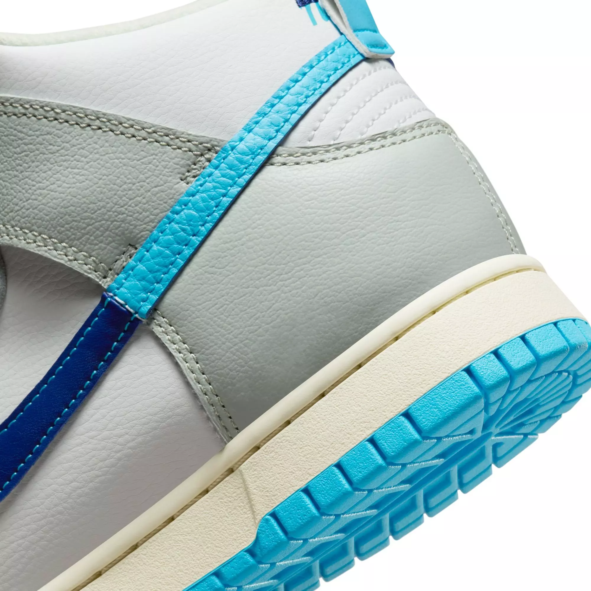 Nike Dunk High Retro Split "Summit White/Baltic Blue/Deep Royal" Men's Shoe - SUMMIT WHITE/BALTIC BLUE/DEEP ROYAL