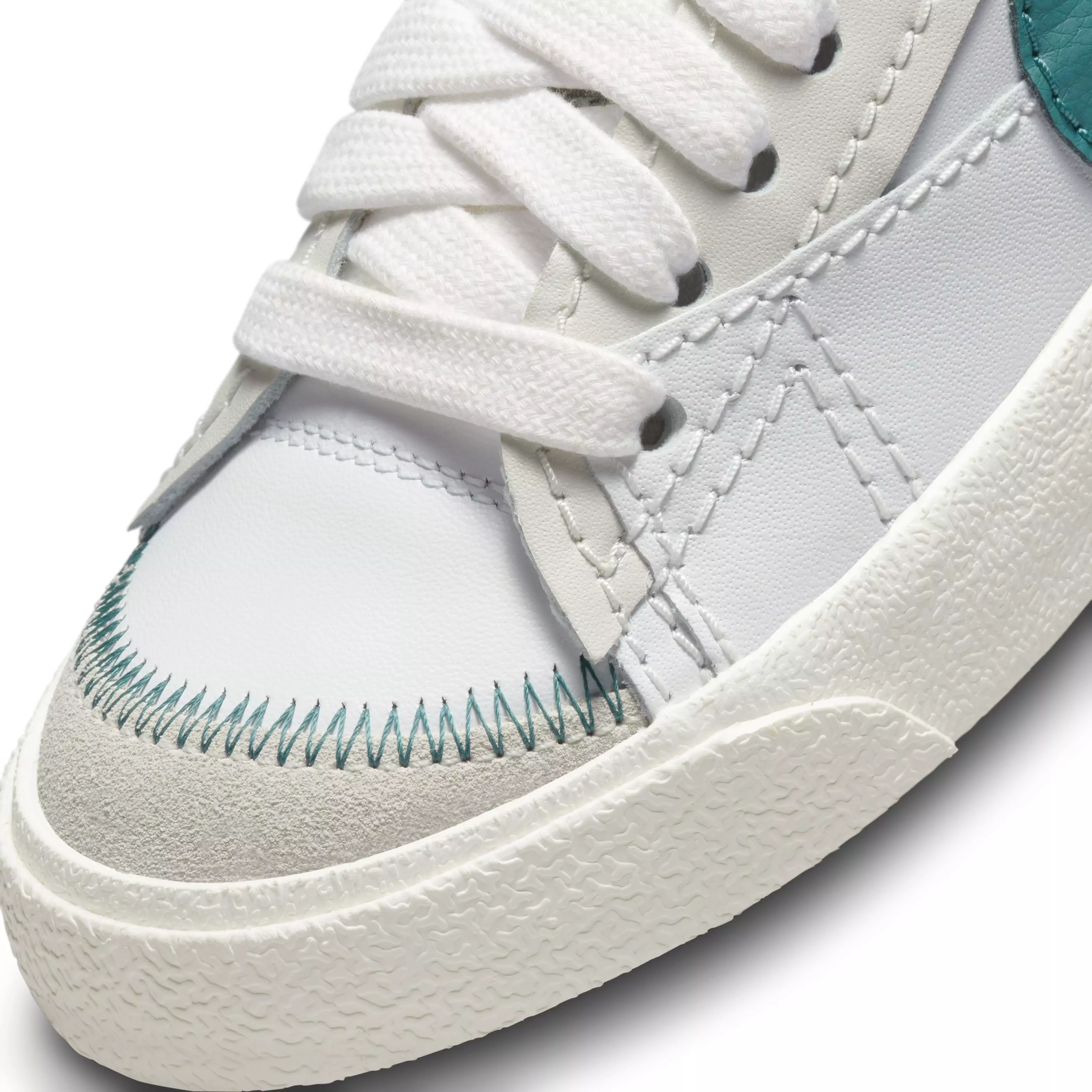 Nike Blazer Low '77 Jumbo "White/Green" Women's Shoe - WHITE/GREEN