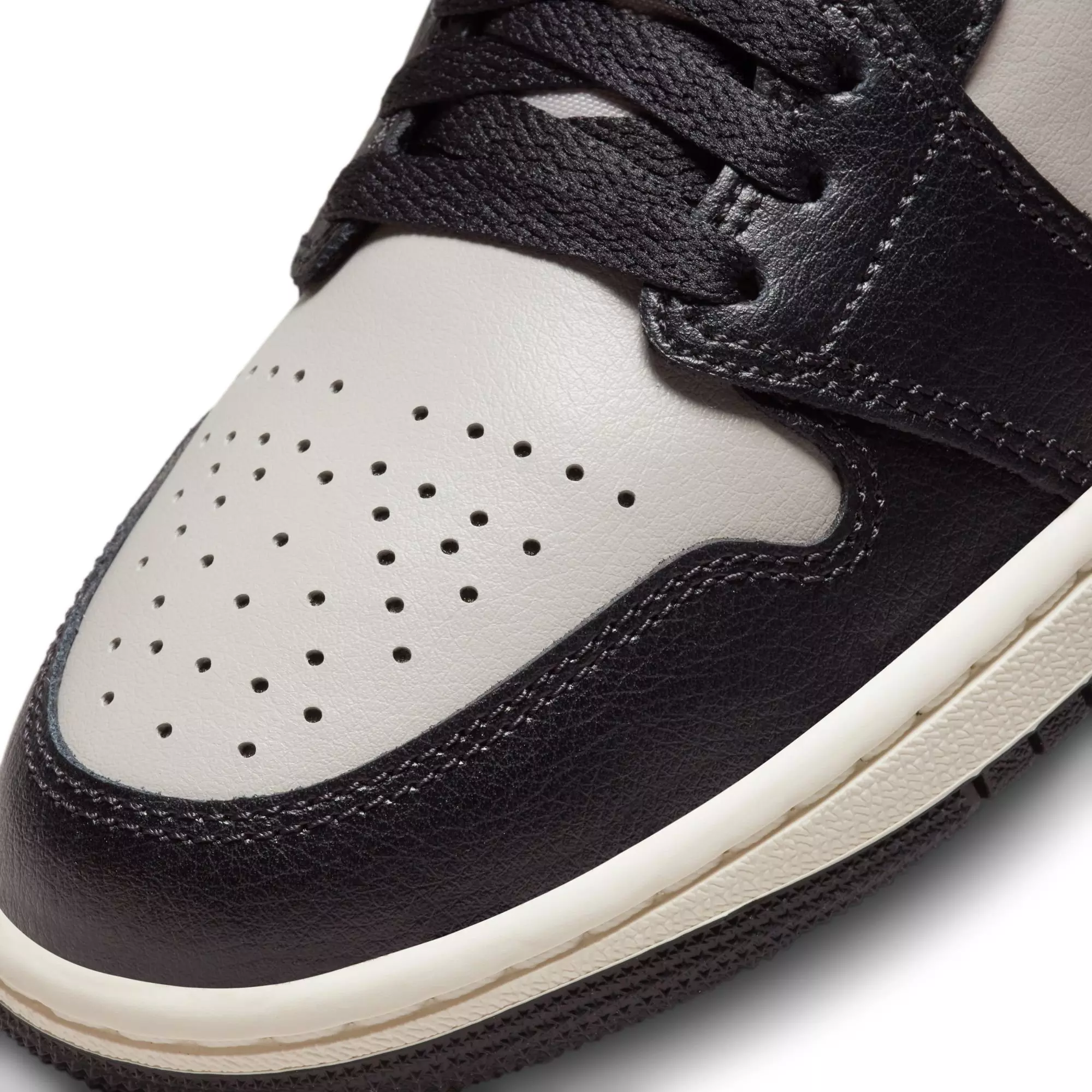 Jordan 1 Mid "Black/Gym Red" Women's Shoe - BLACK/RED