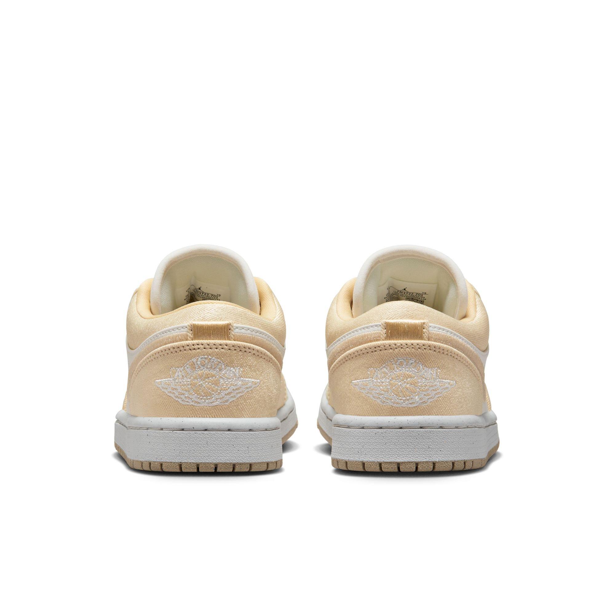 Jordan 1 Low SE "Team Gold/Sail" Women's Shoe - GOLD/WHITE Thumbnail View 3