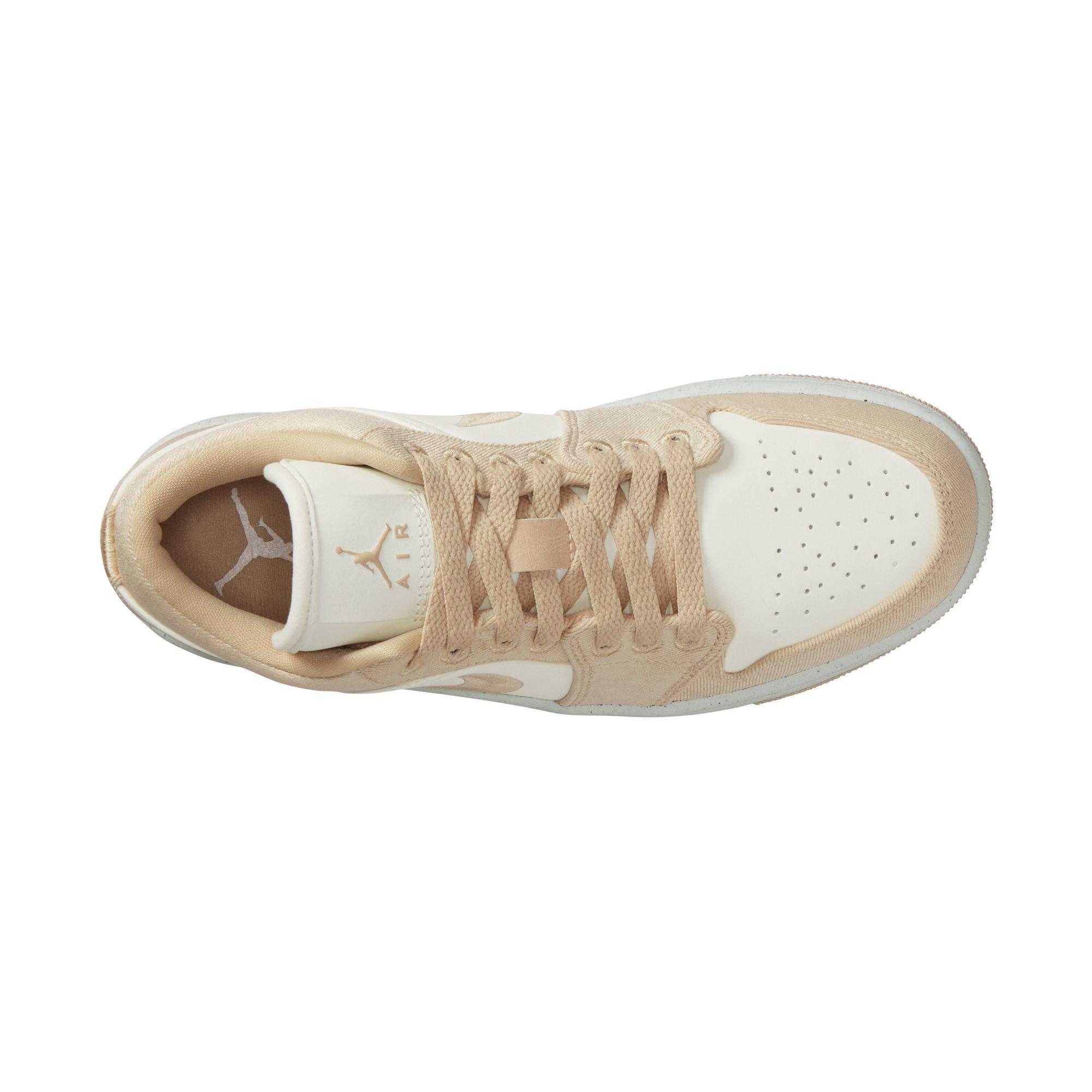 Jordan 1 Low SE "Team Gold/Sail" Women's Shoe - GOLD/WHITE Thumbnail View 9