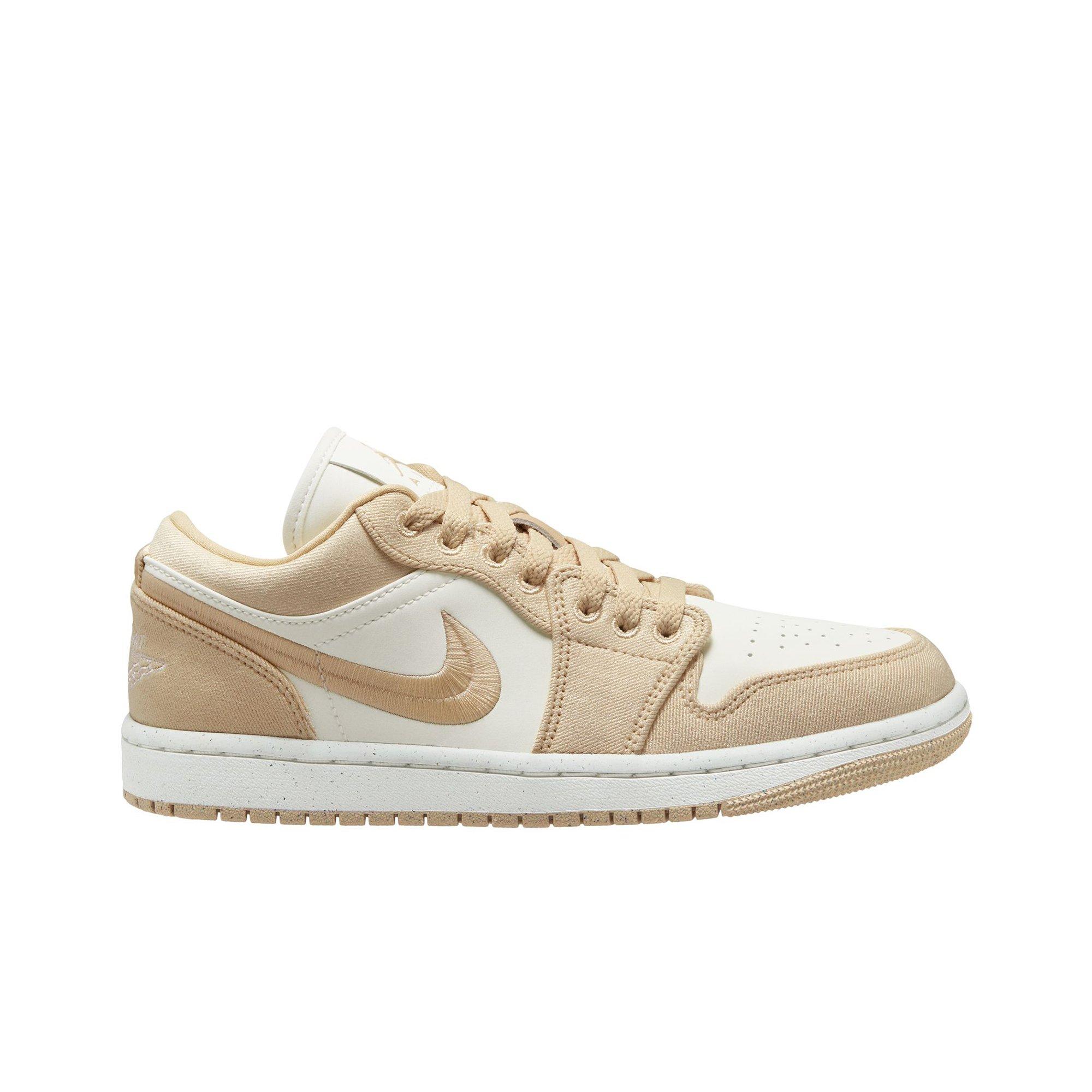 Jordan 1 Low SE "Team Gold/Sail" Women's Shoe - GOLD/WHITE Thumbnail View 1