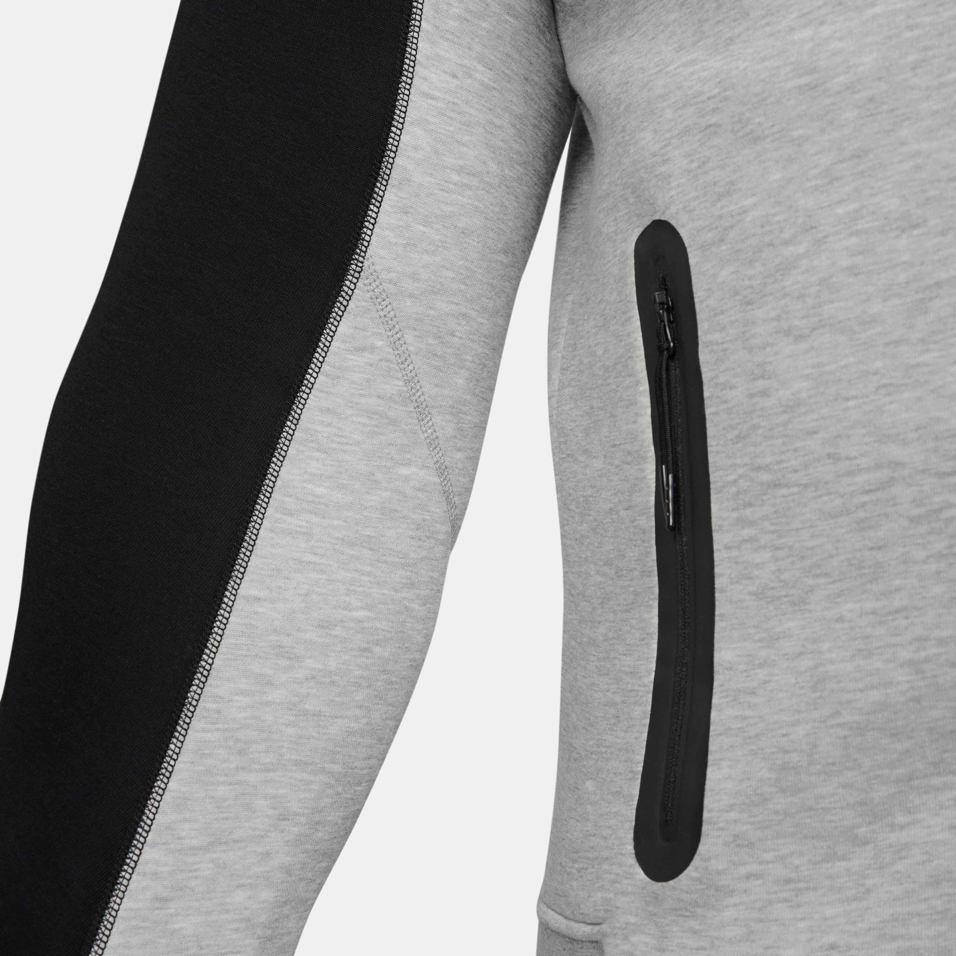 Nike Yoga Layer Tank Black/Dark Smoke Grey MD : : Clothing, Shoes  & Accessories
