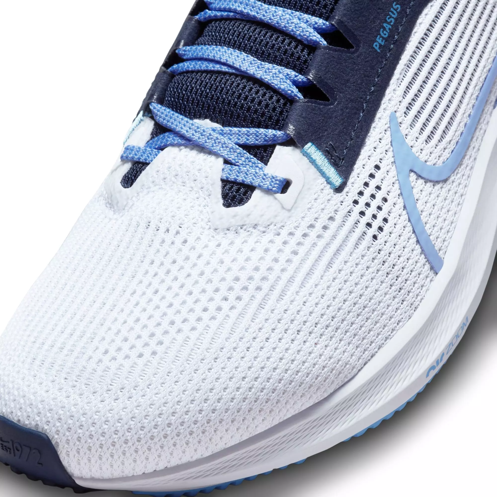 Nike Pegasus 40 "UNC" Men's Running Shoe - WHITE/VALOR BLUE/COLLEGE NAVY