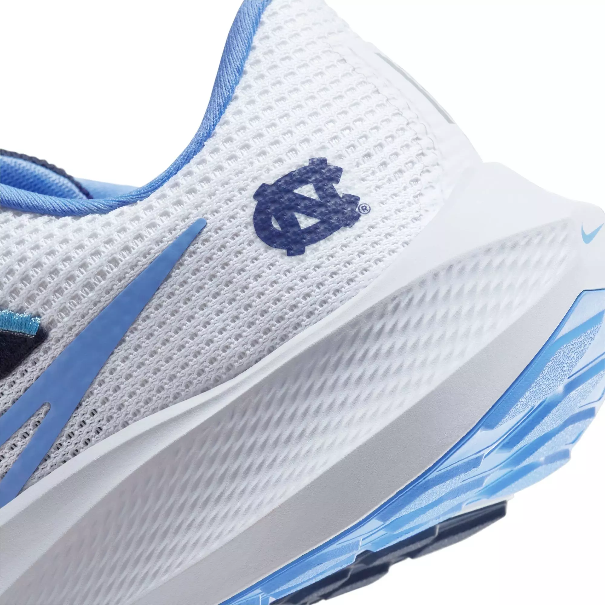 Nike Pegasus 40 "UNC" Men's Running Shoe - WHITE/VALOR BLUE/COLLEGE NAVY
