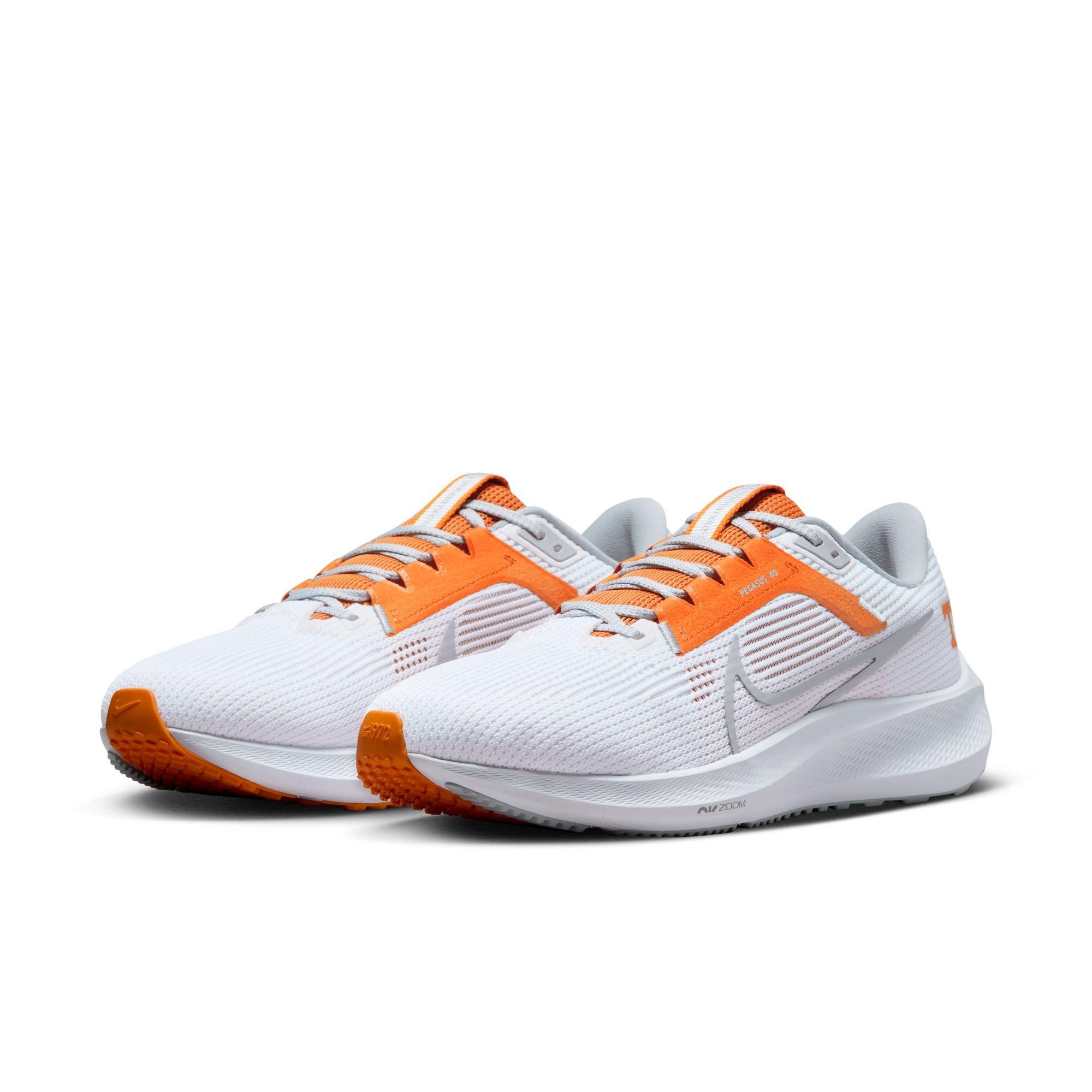 Nike Pegasus 40 "Tennessee" Men's Running Shoe - WHITE/WOLF GREY/BRIGHT CERAMIC Thumbnail View 4