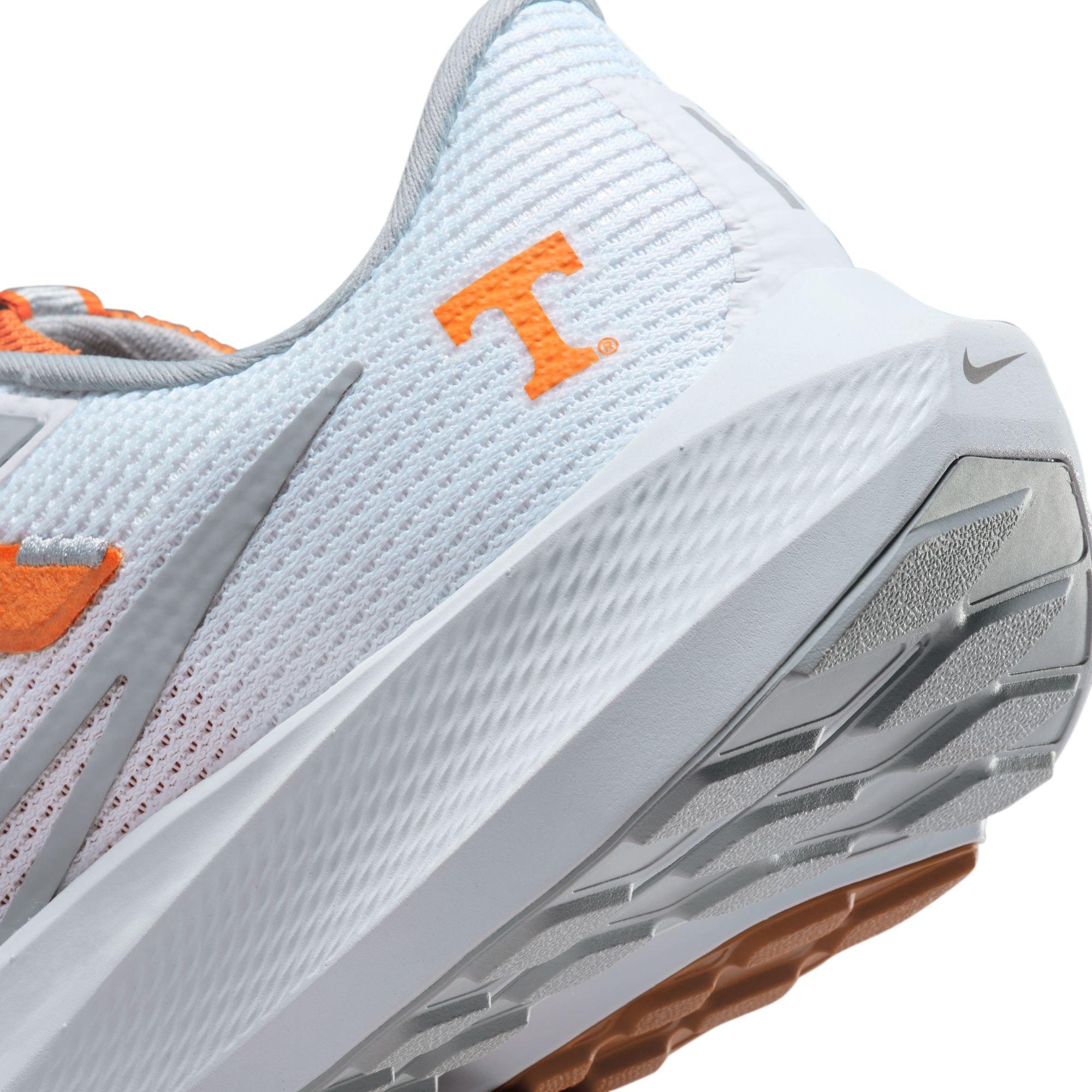 Nike Pegasus 40 "Tennessee" Men's Running Shoe - WHITE/WOLF GREY/BRIGHT CERAMIC Thumbnail View 6