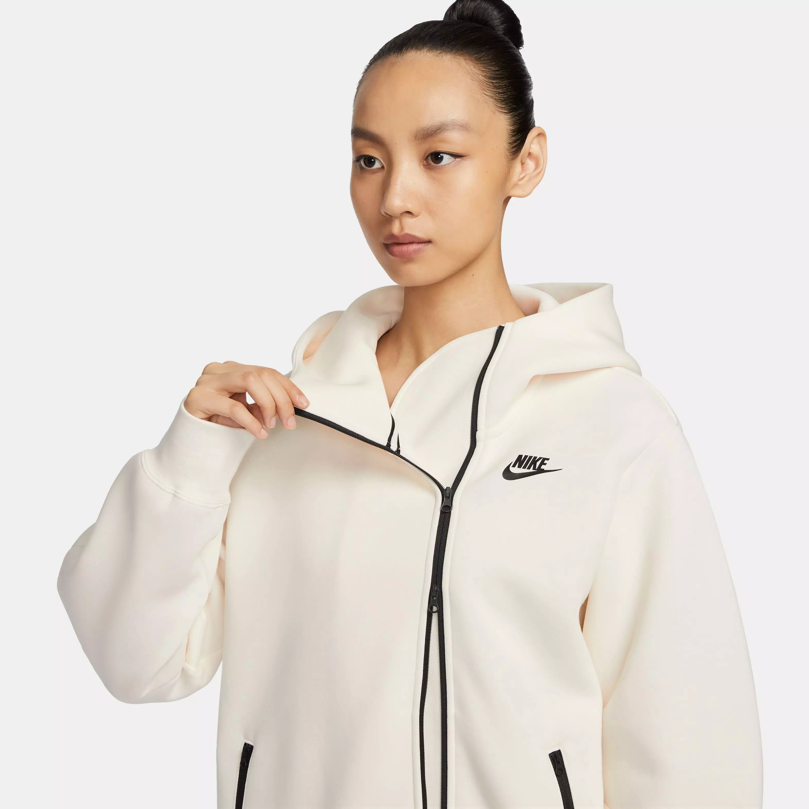 Nike Women's Sportswear Tech Fleece Oversized Loose Cape - IVORY