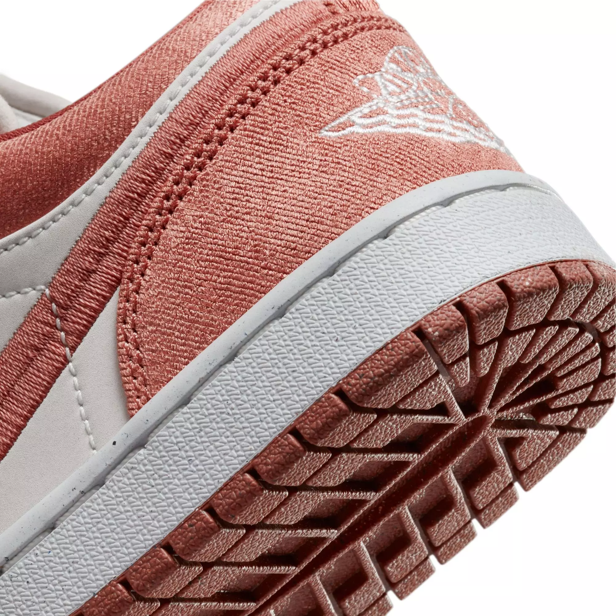 Jordan 1 Low SE "Peach Canvas" Women's Shoe - ORANGE/WHITE
