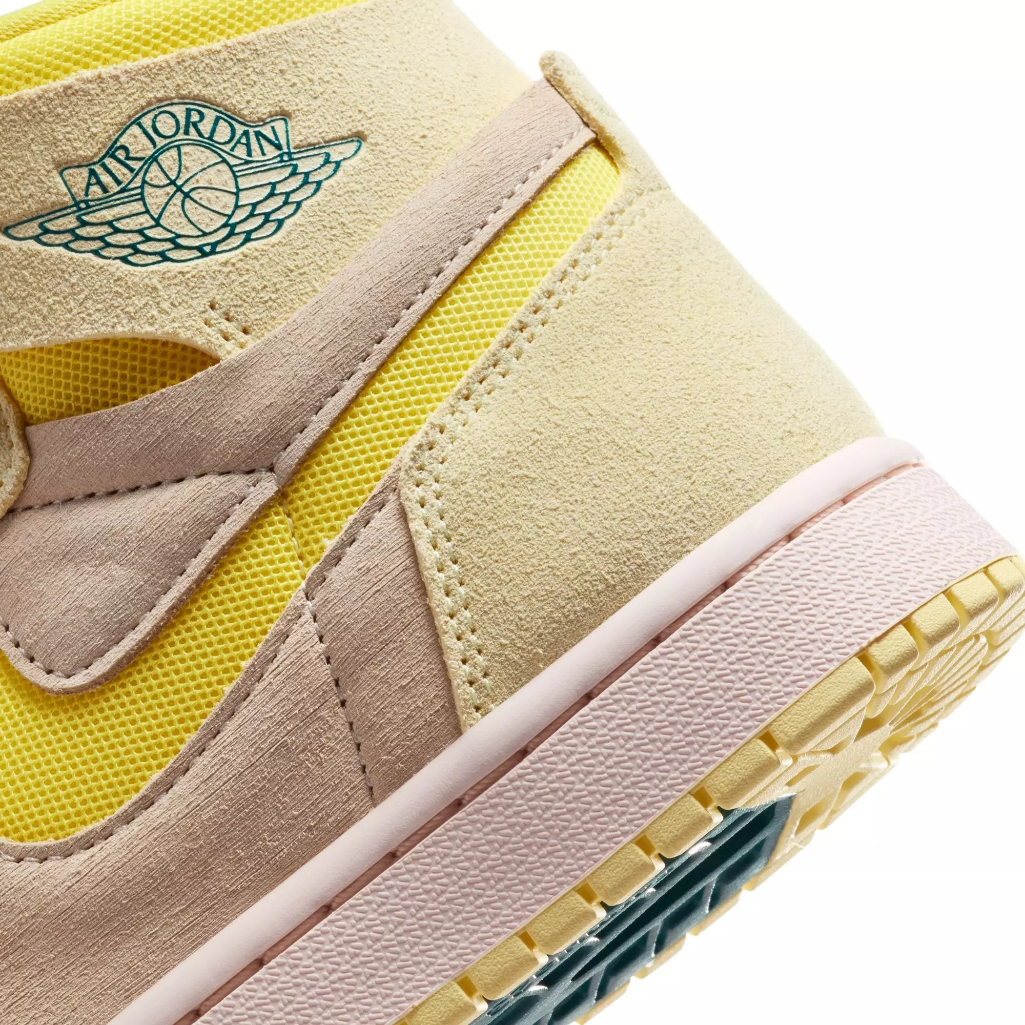 Jordan 1 Zoom CMFT 2 "Citron Tint/Dynamic Yellow/Muslin" Women's Shoe - CITRON TINT/DYNAMIC YELLOW/MUSLIN