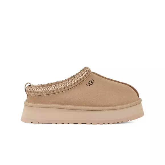 It Girls Are Obsessed With Ugg's New Platform Slipper