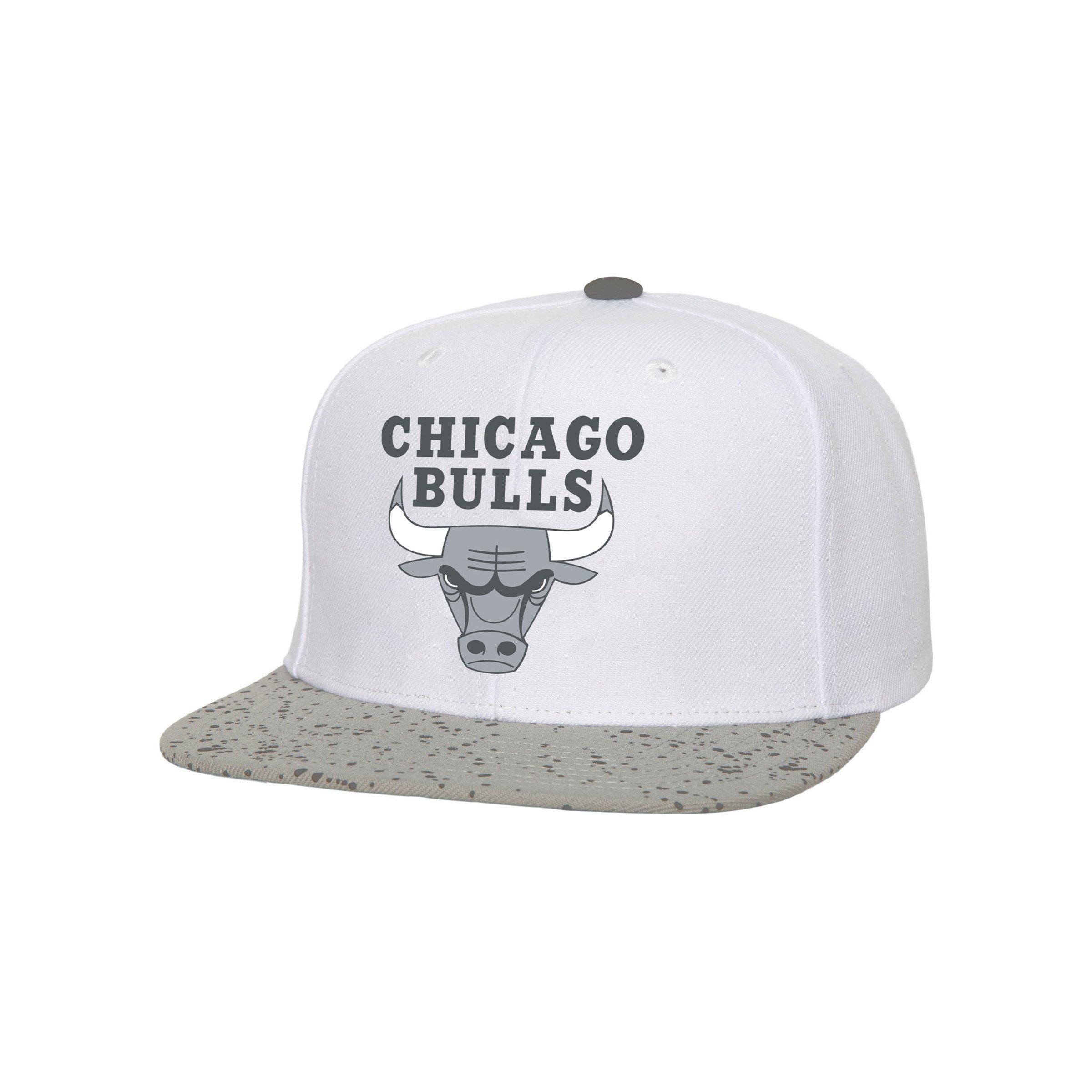 Mitchell & Ness Chicago Bulls Off White 2-Tone Snapback Hat - Hibbett