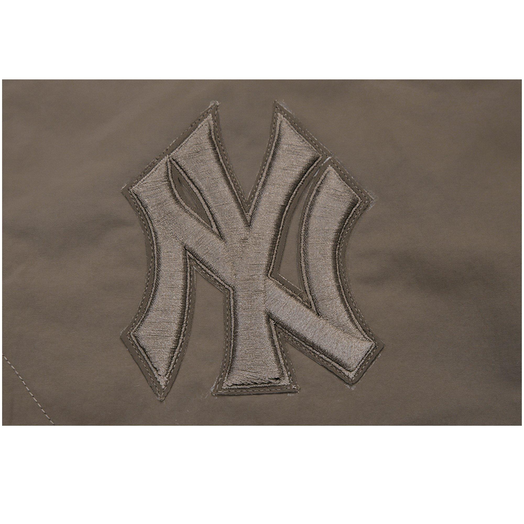 Pro Standard Men's New York Yankees Pinstripe Woven Shorts - Hibbett