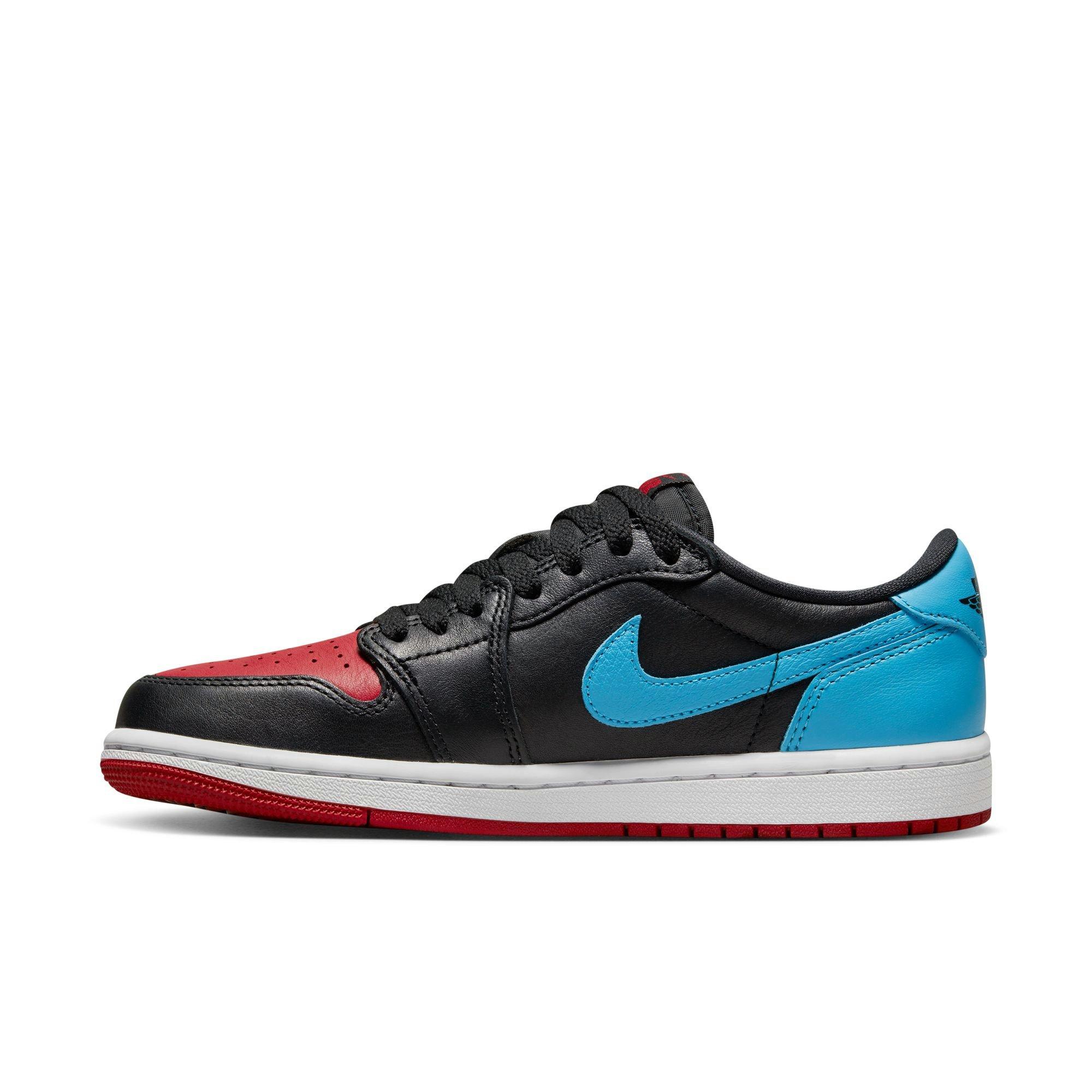 Jordan 1 Low OG "UNC to Chicago" Women's Shoe - BLACK/POWDER BLUE/GYM RED Thumbnail View 8